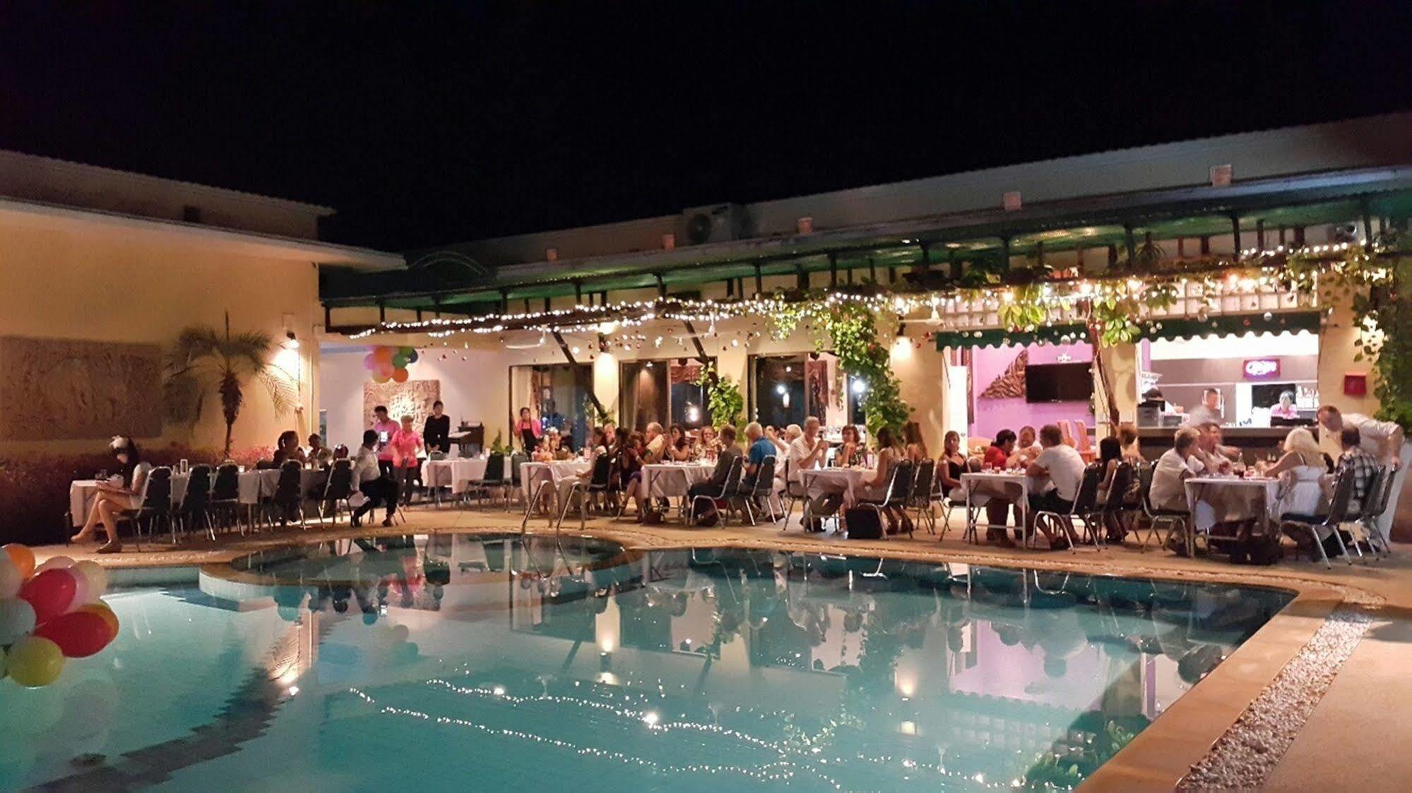 Resort The Royal Tropical At Vip Chain