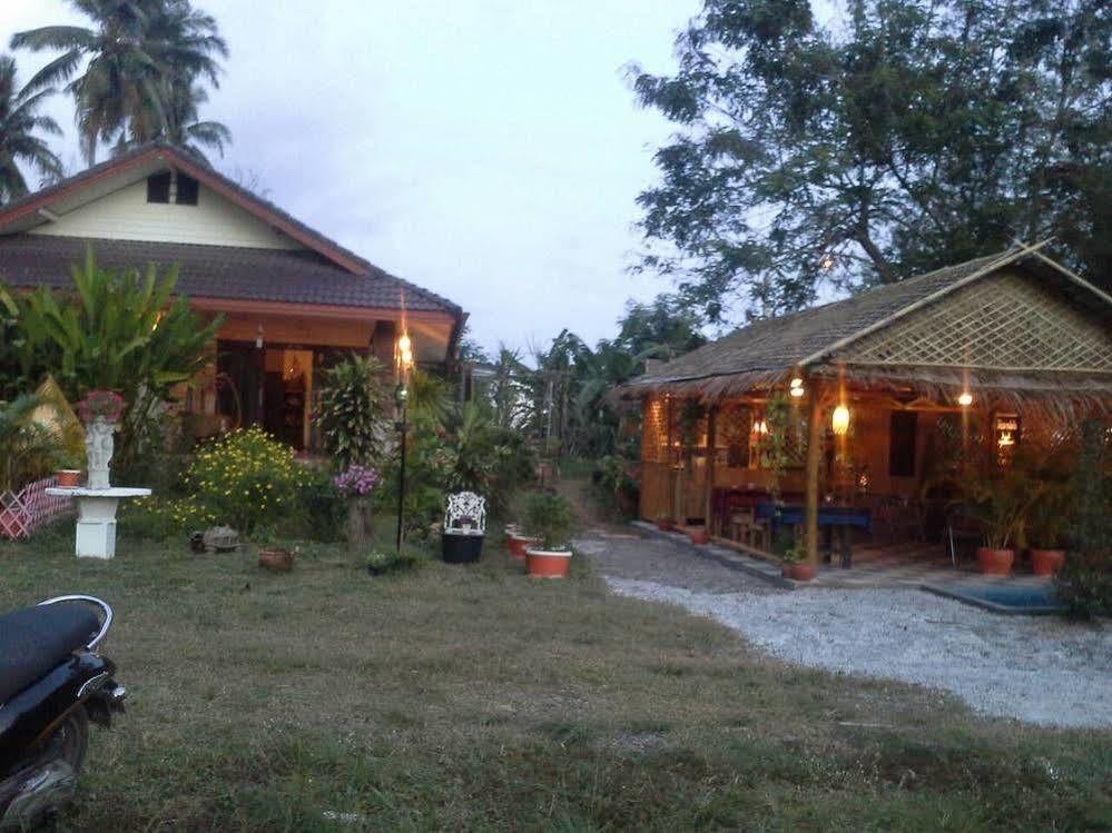 Bed & Breakfast New Season Khanom