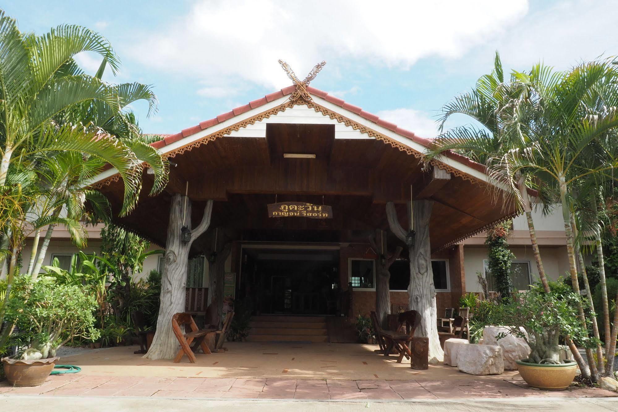 Hotel Phutawan 2*