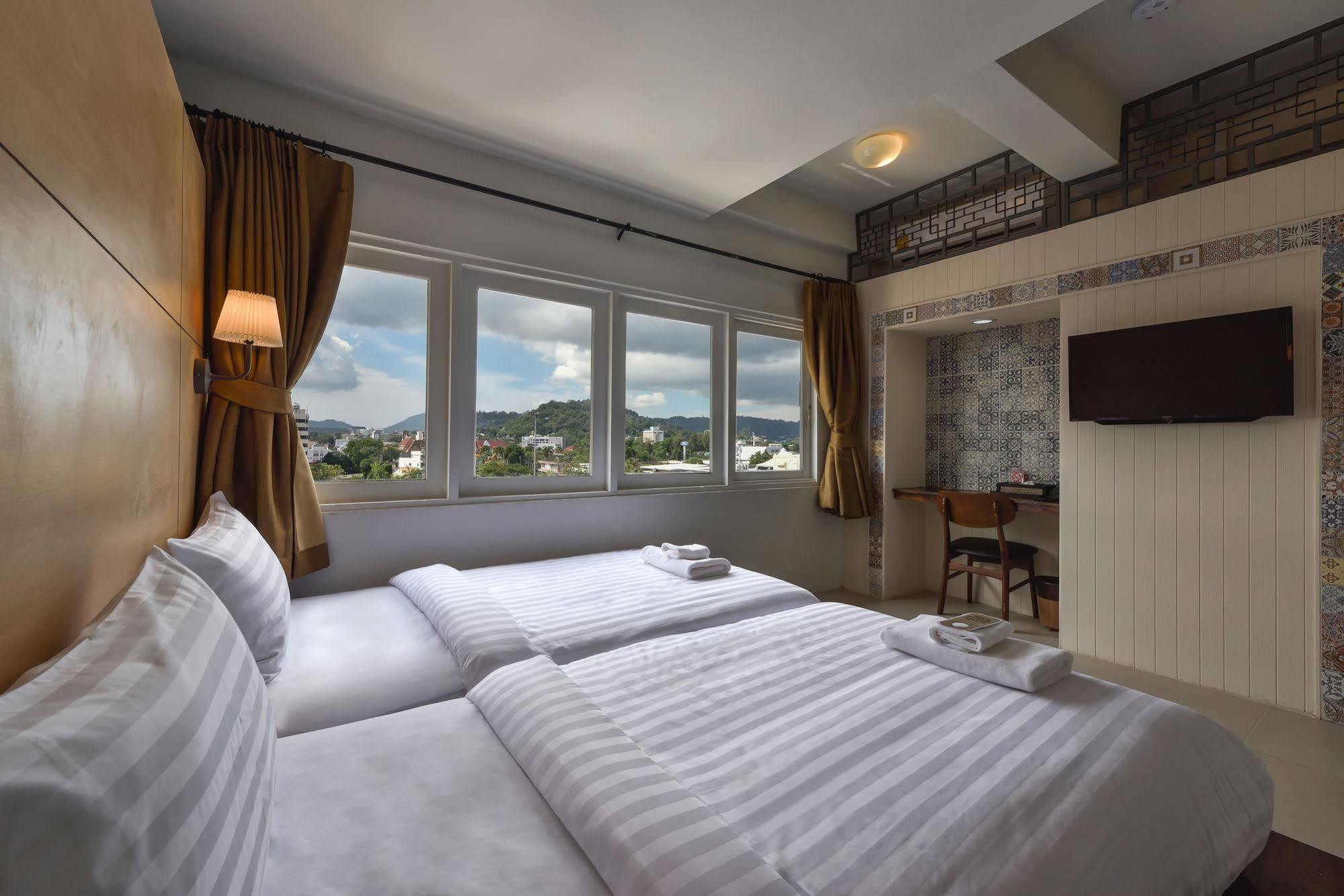 Hotel October Phuket
