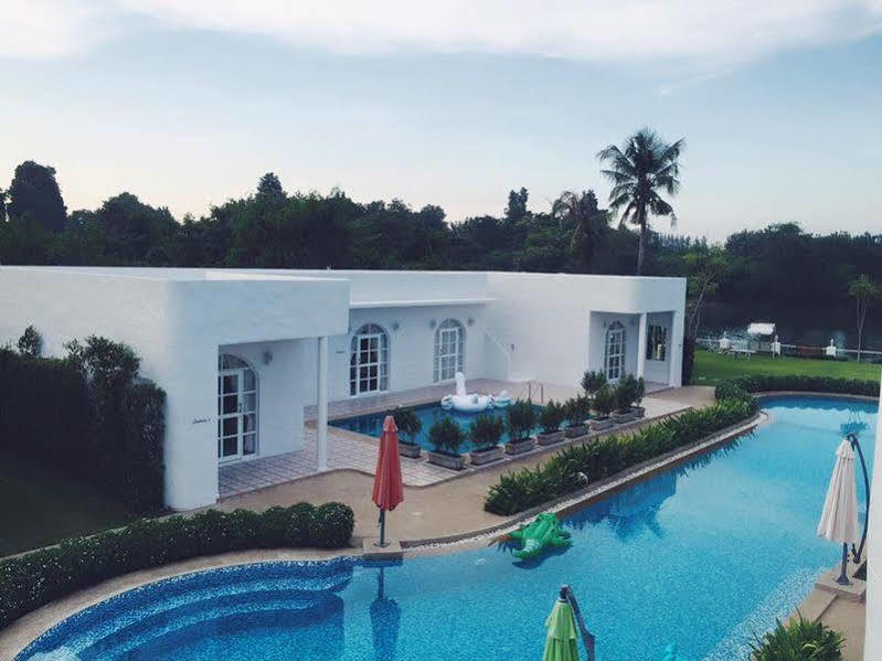 La Flora Hotel 3*
