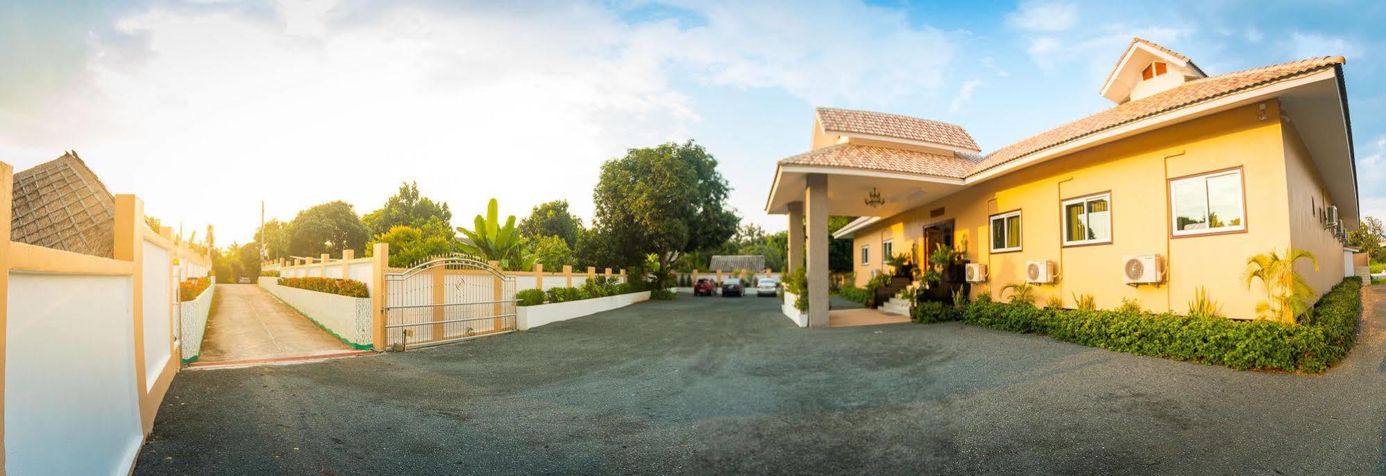 Resort Nok & 4*