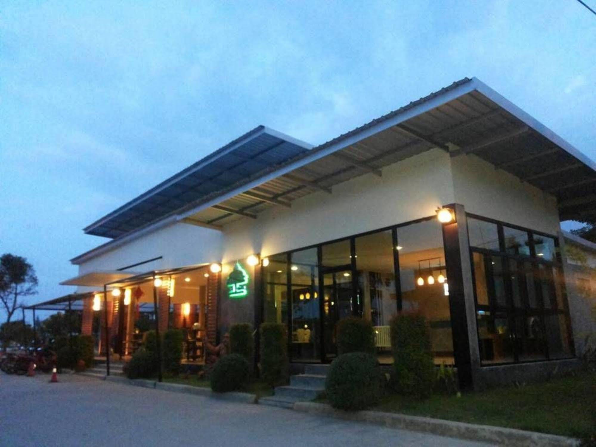 Buaksee Hotel Sing Buri