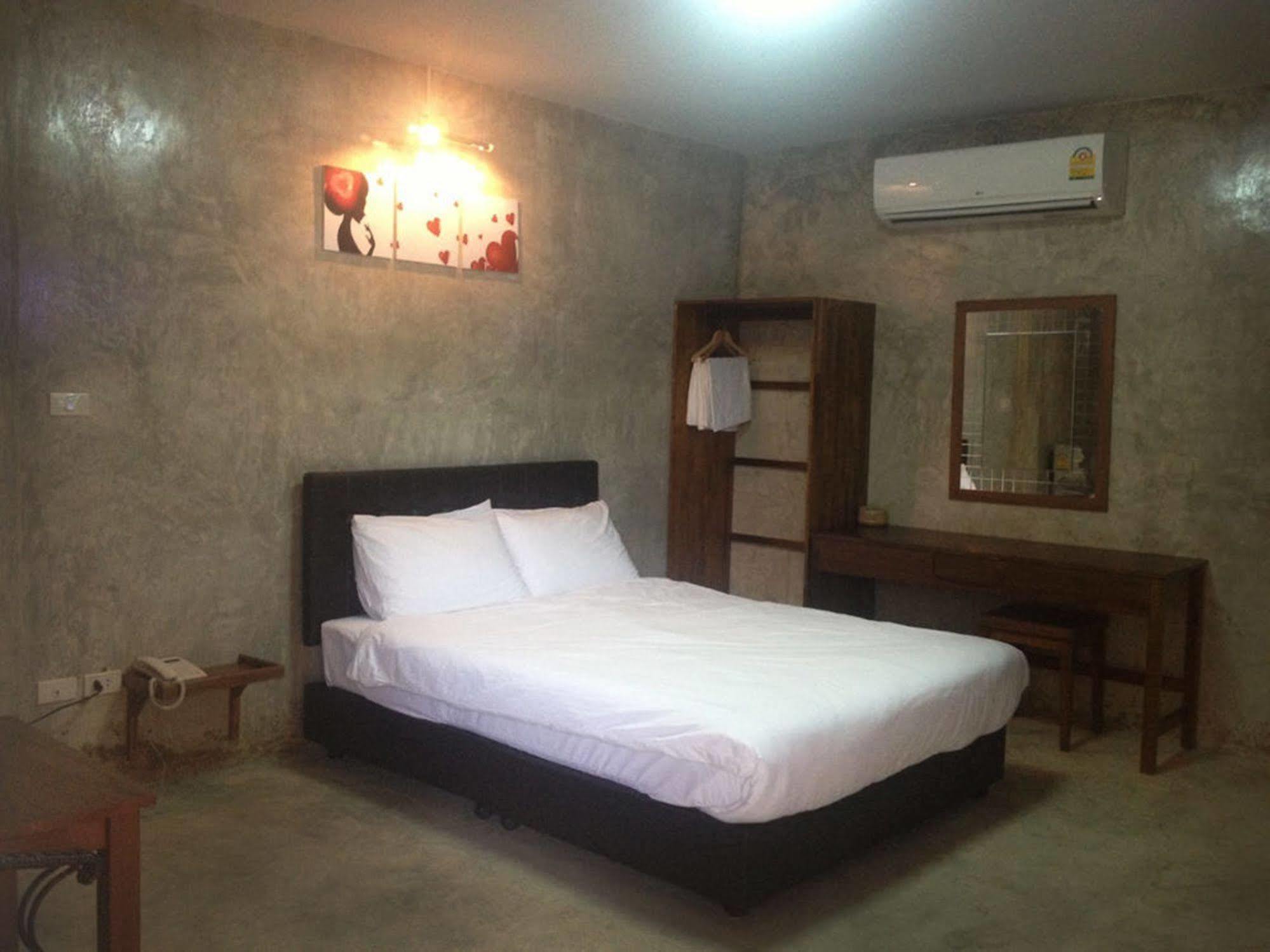 Buaksee Hotel Sing Buri