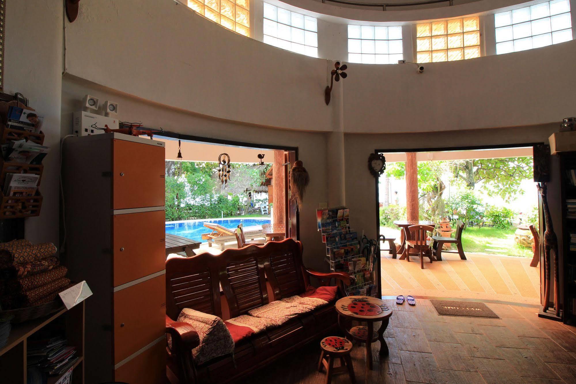 Nice & Easy House 3*
