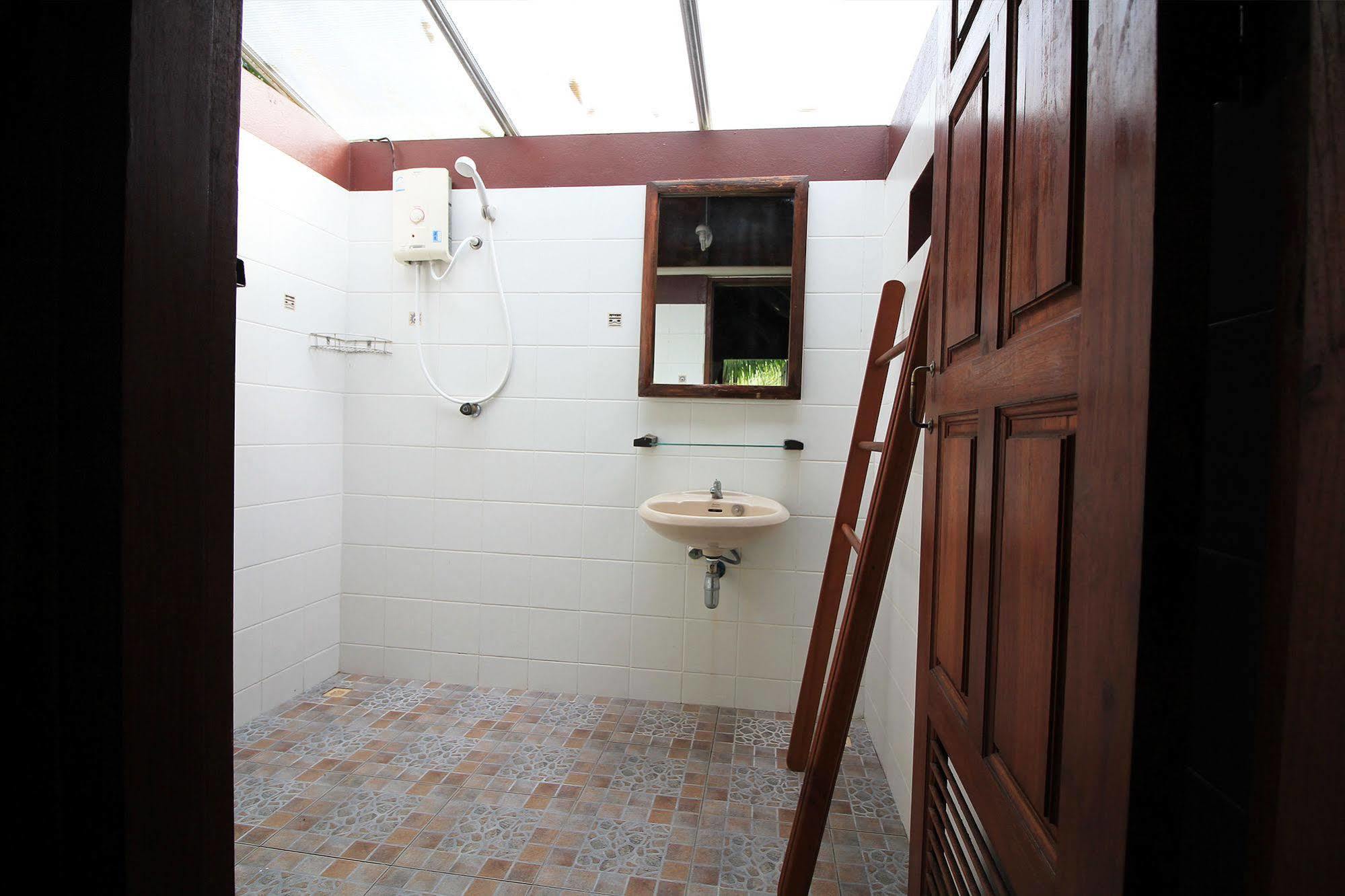 Nice & Easy House Hotel 3*