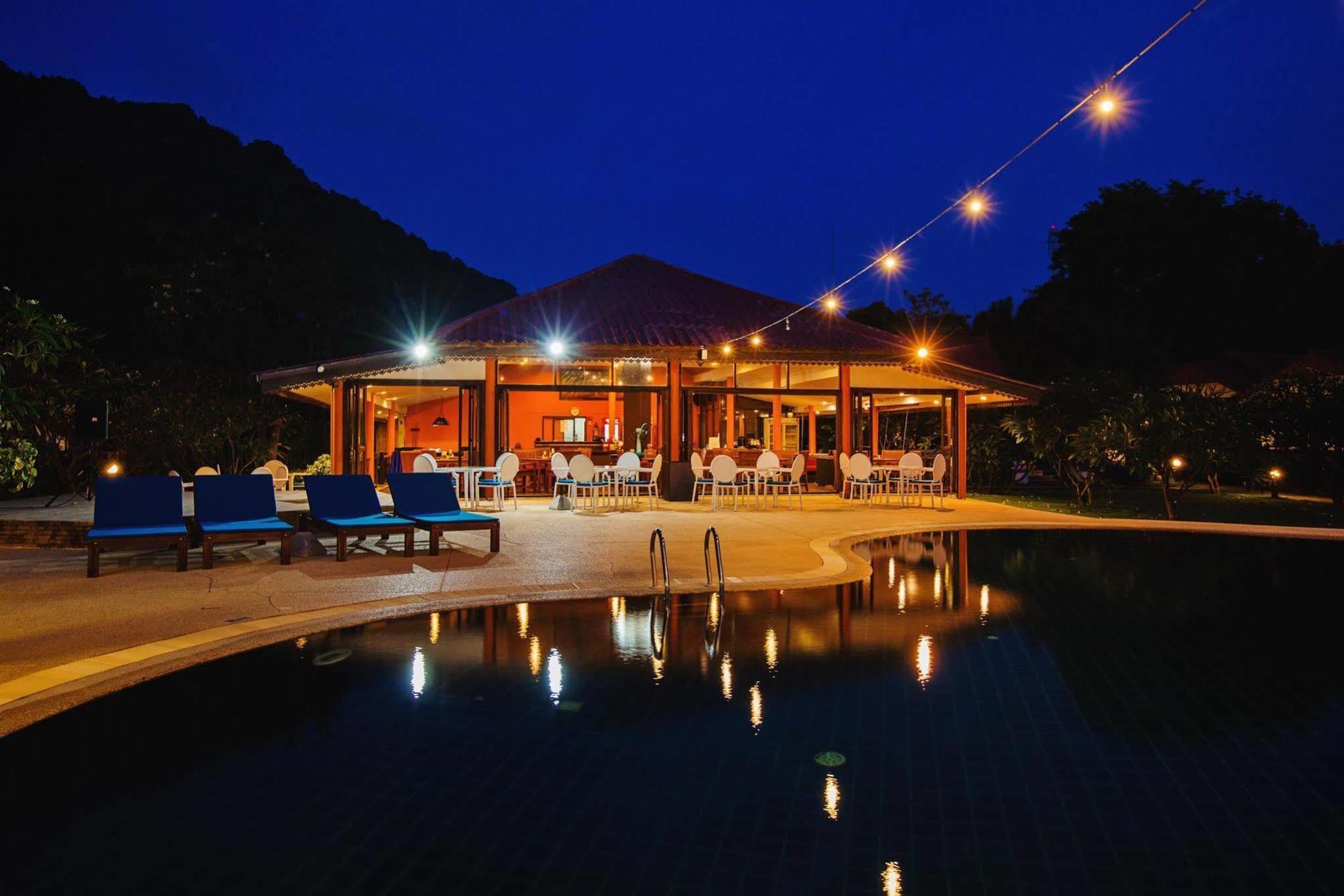 Resort Sunset Beach Club & Spa Haad Rin