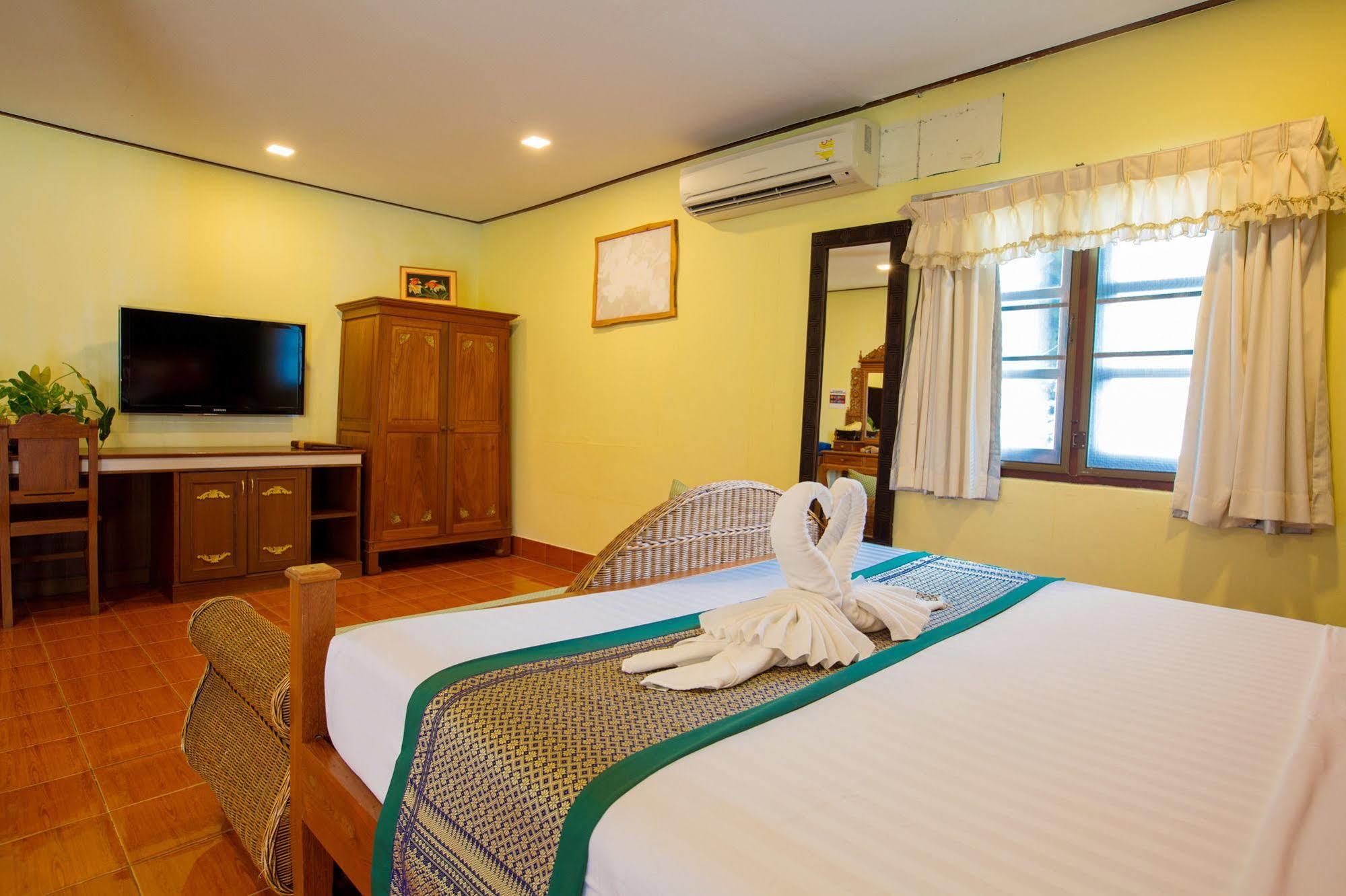 Sunset Beach Club & Spa Resort Haad Rin