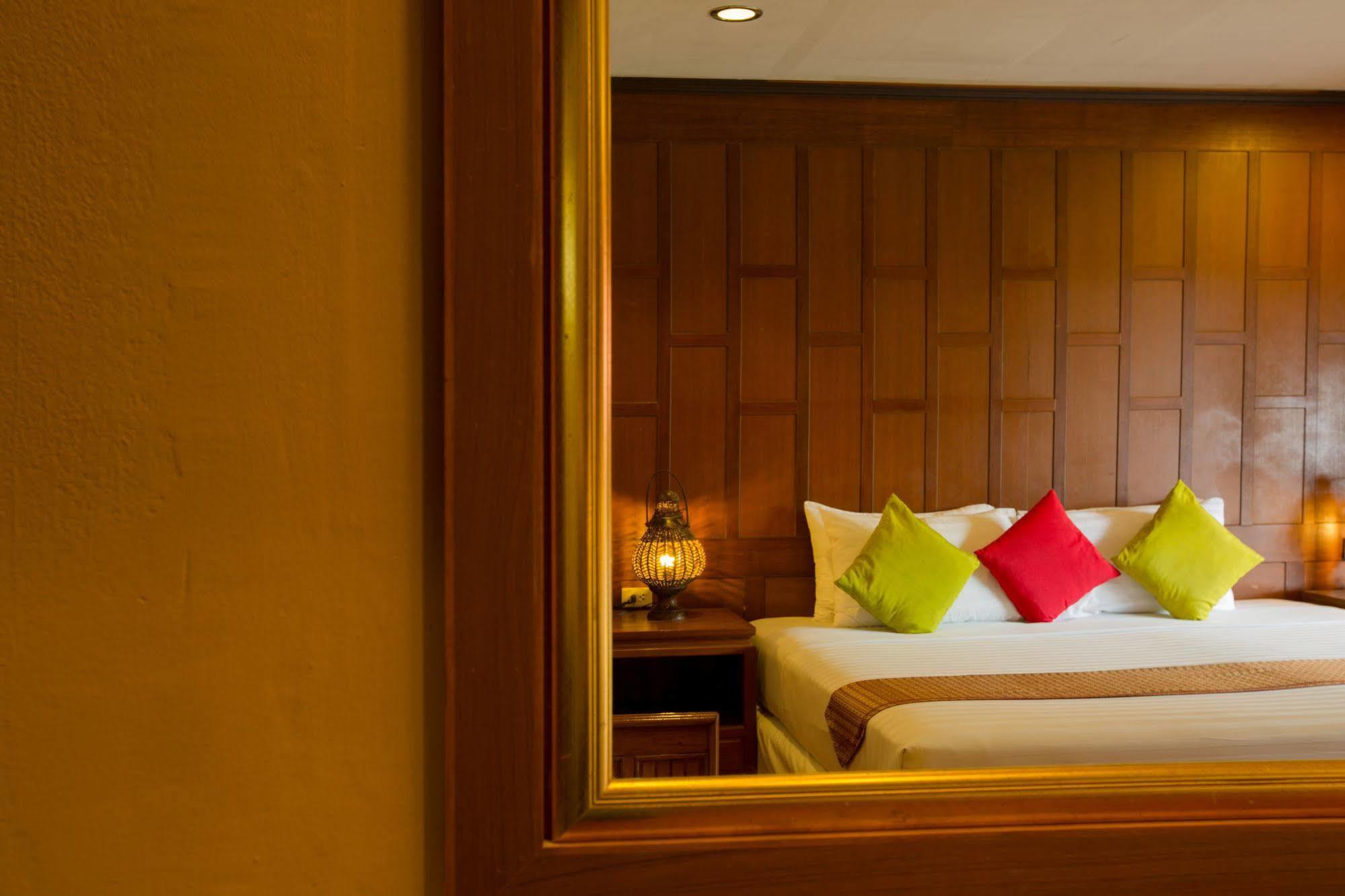 Sunset Beach Club & Spa Haad Rin