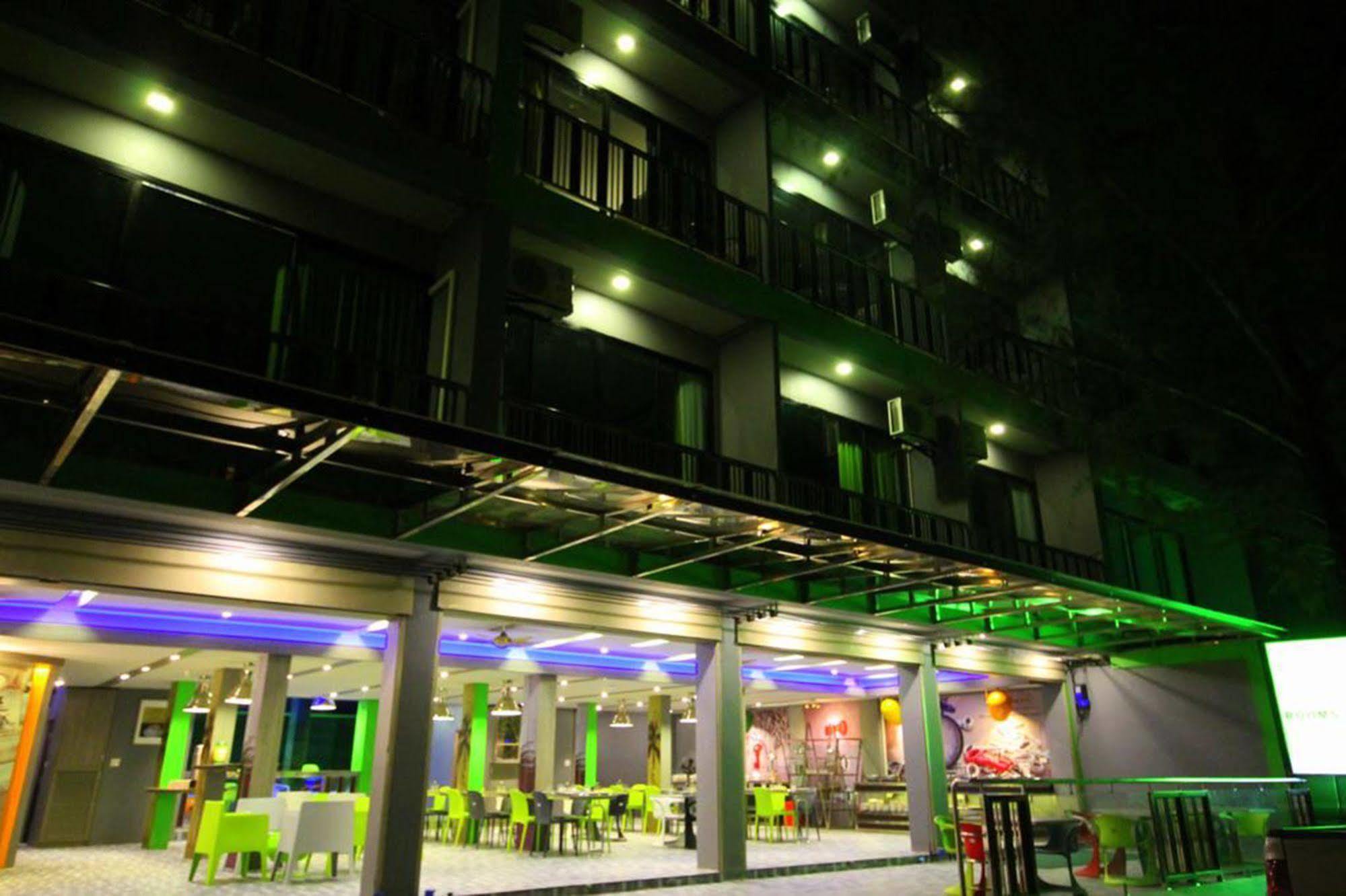 Republic Hotel 3*