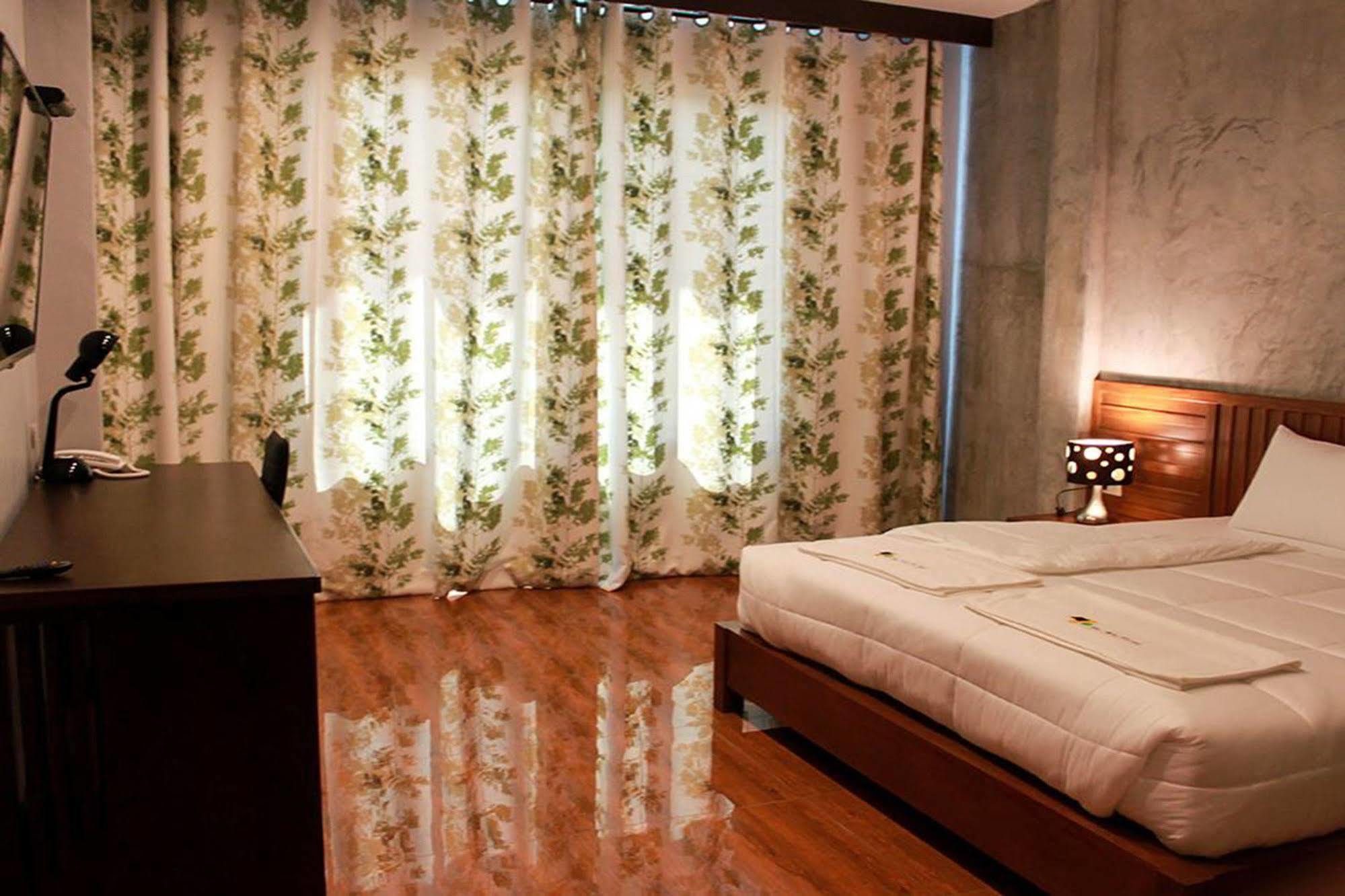The Win Hotel Bang Saphan