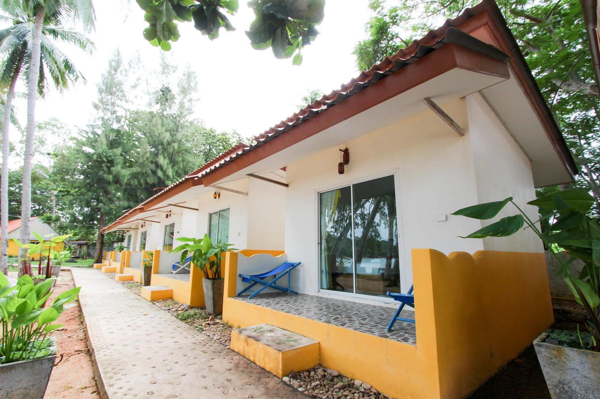 Issara Resort 2*