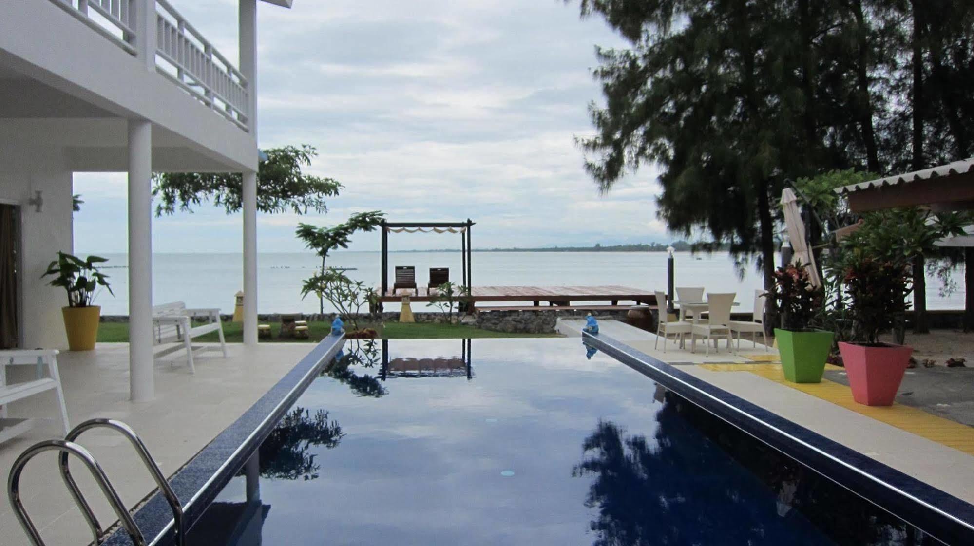 Resort Issara 2*