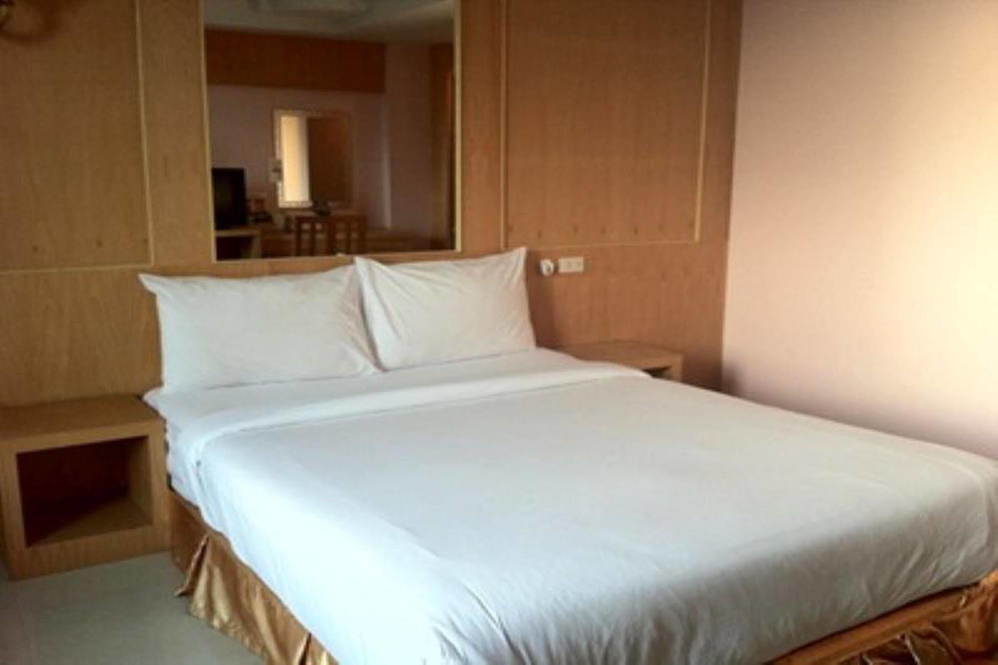 Hotel Sky Park Hatyai 3*