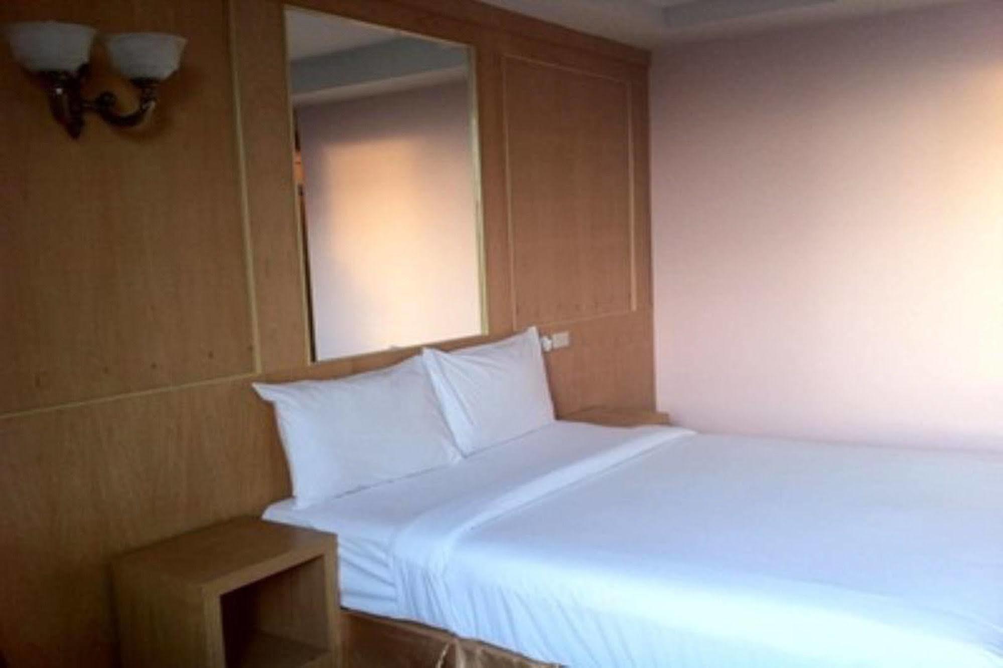 Hotel Sky Park Hatyai 3*