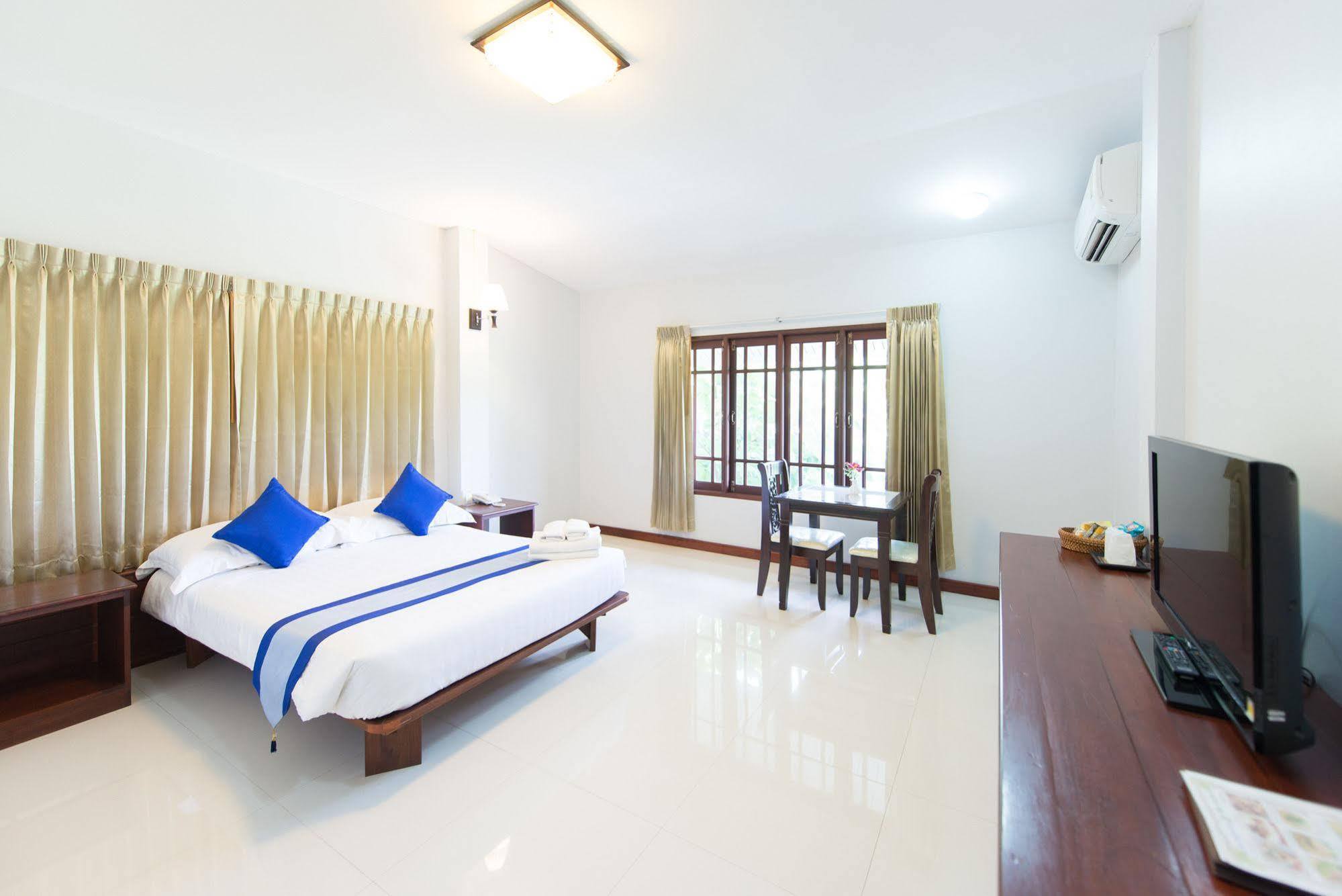 Hotel Nongkhai White 3*