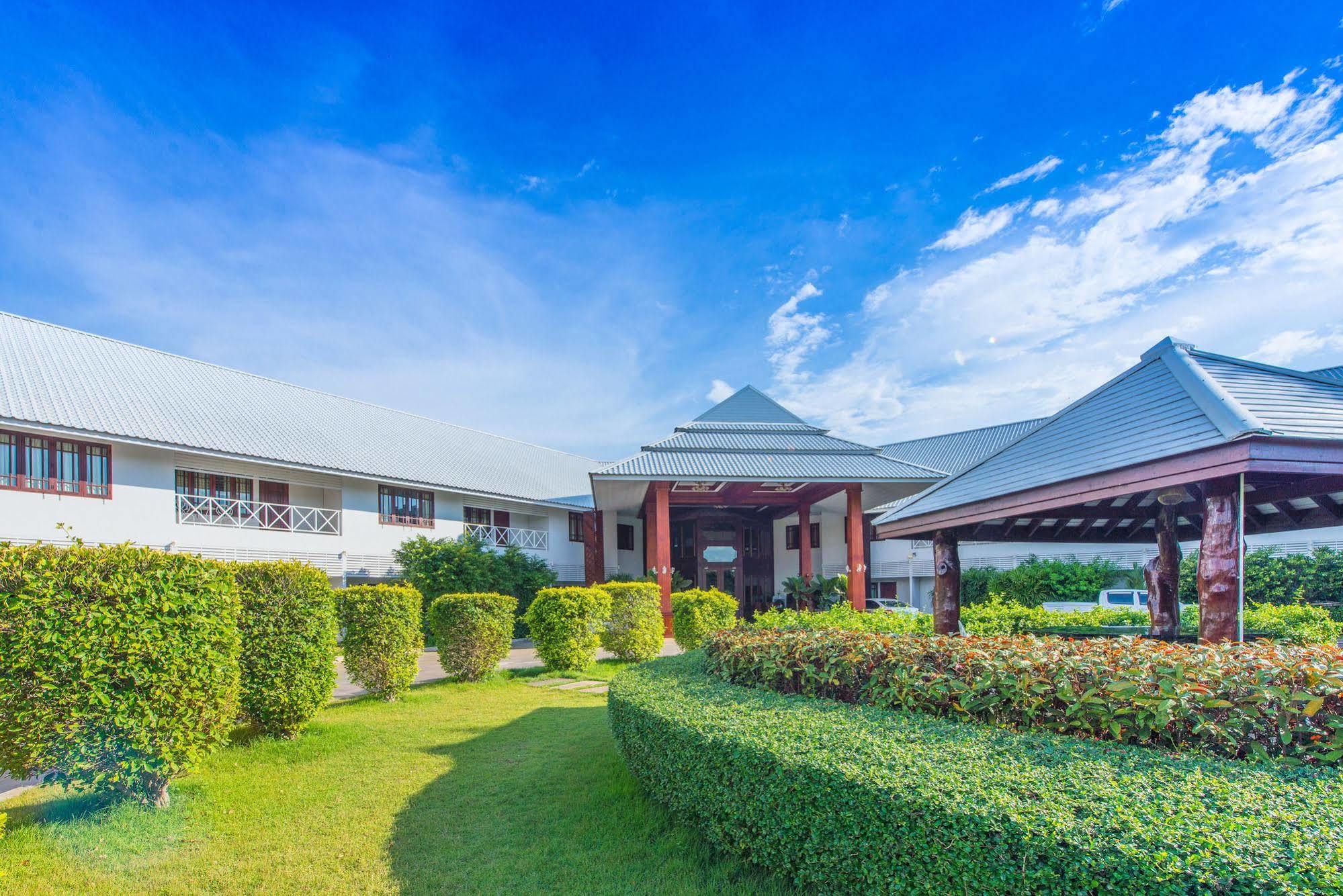 Nongkhai White Hotel 3*