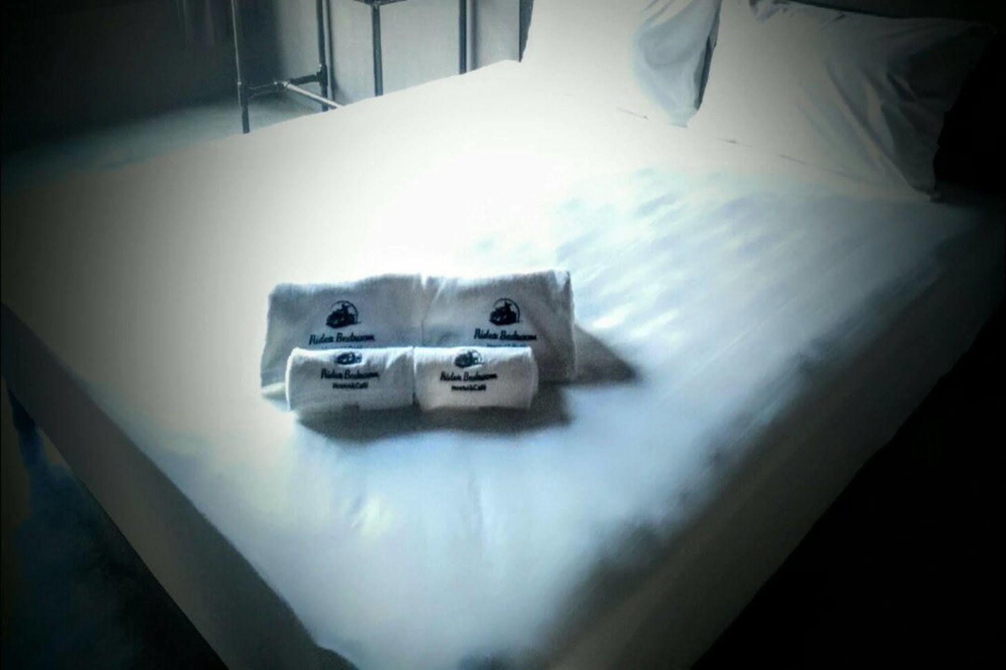 Rider Bedroom & Cafe Hostel Pran Buri