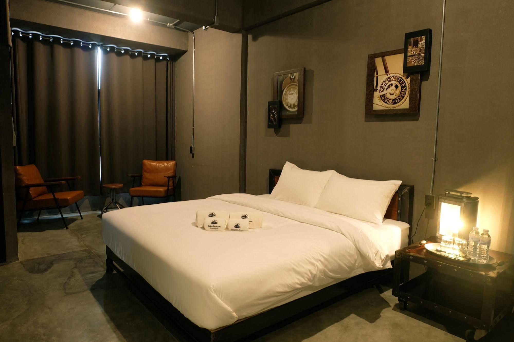 Rider Bedroom & Cafe * Pran Buri