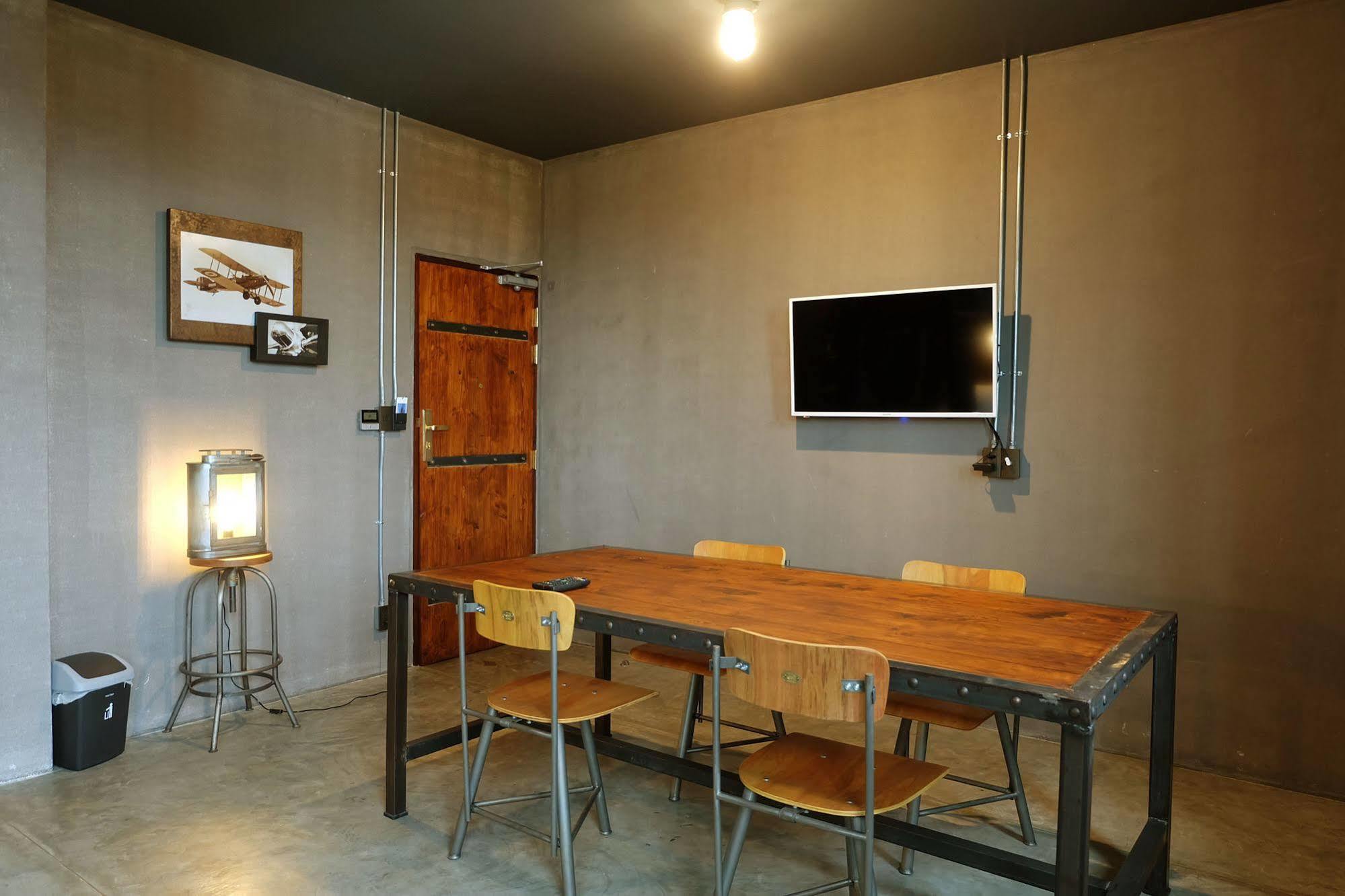 Rider Bedroom & Cafe Hostel *