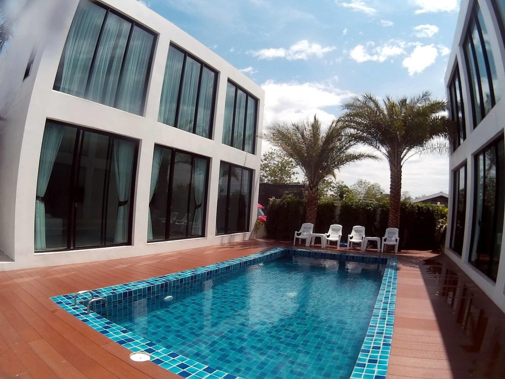 Hotel Baan Klai Ruen Keang Suphan Buri