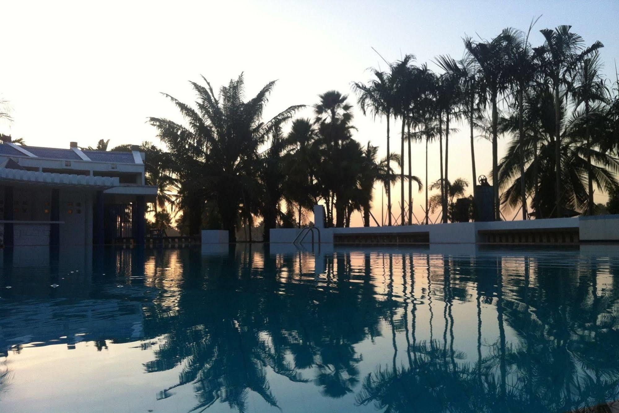 Hotel Prompiram Suannam & Golf Club 4*