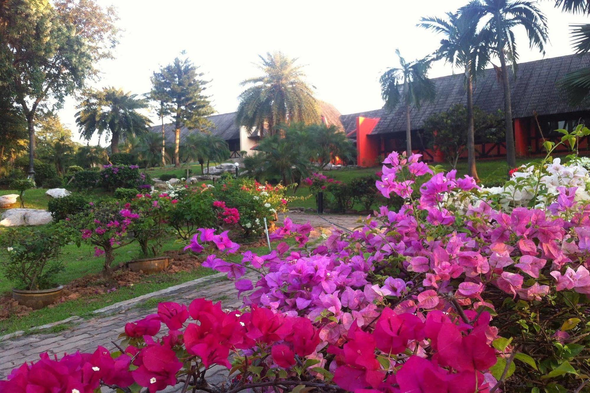 Hotel Prompiram Suannam & Golf Club Phitsanulok