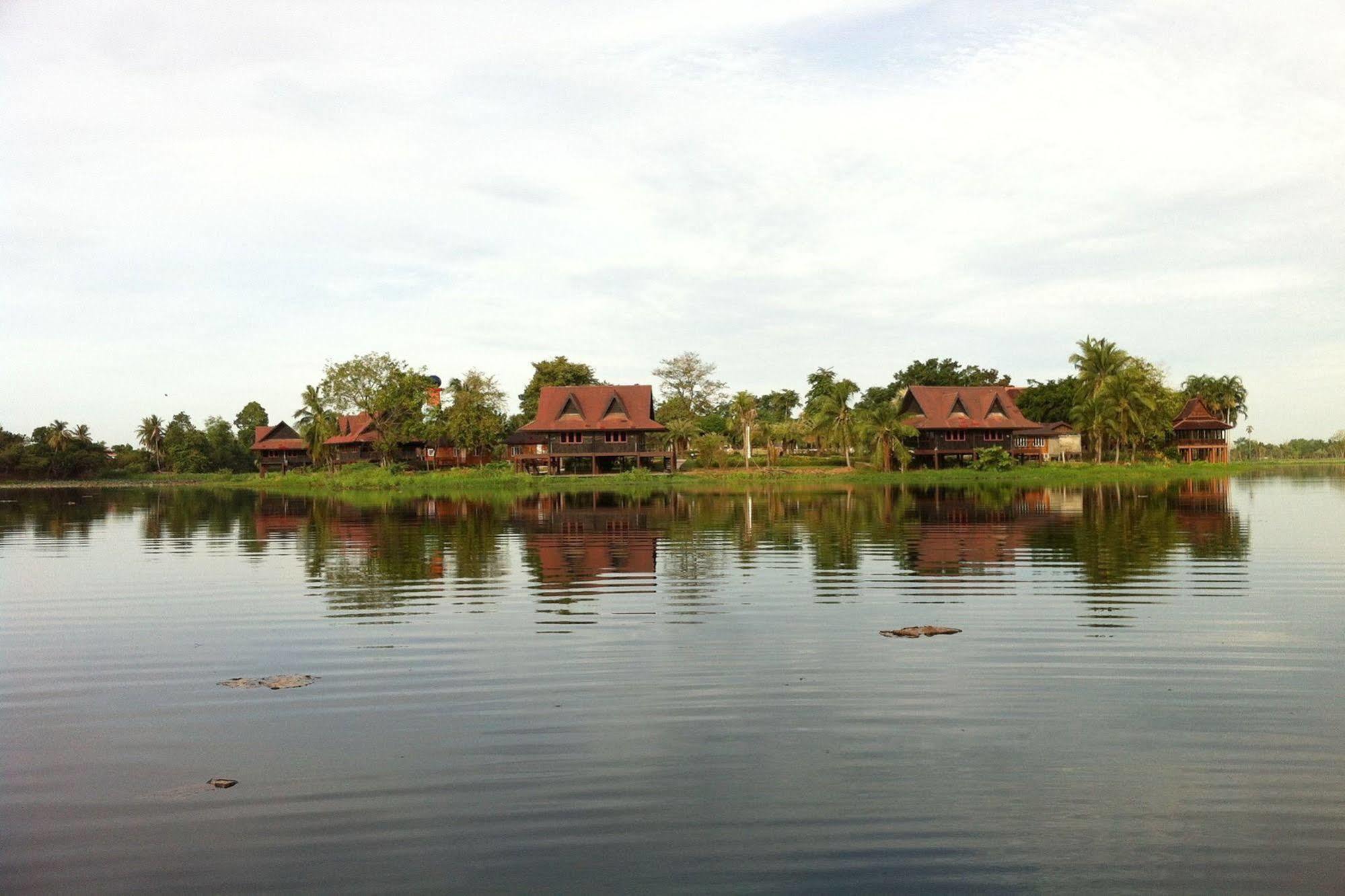 Hotel Prompiram Suannam & Golf Club