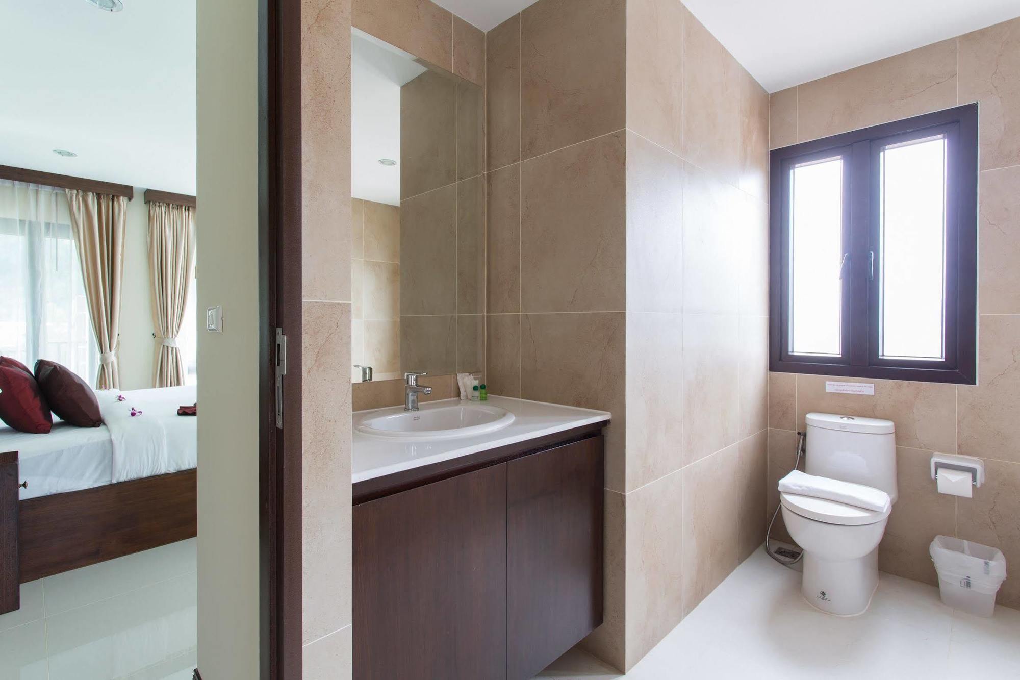 Hotel The Lai Thai Luxury Condominiums