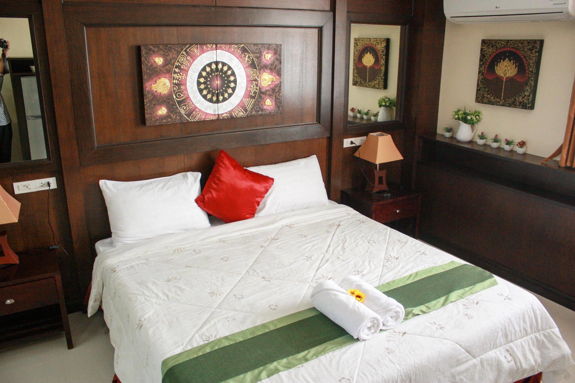 Cha Am Paris Style Hotel 3*