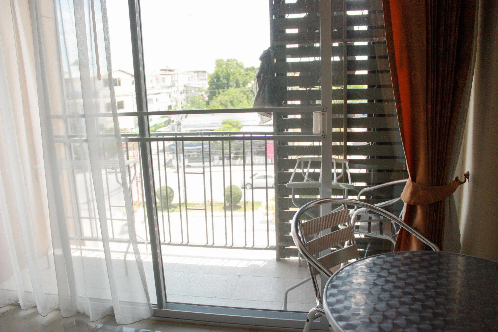 Cha Am Paris Style Hotel