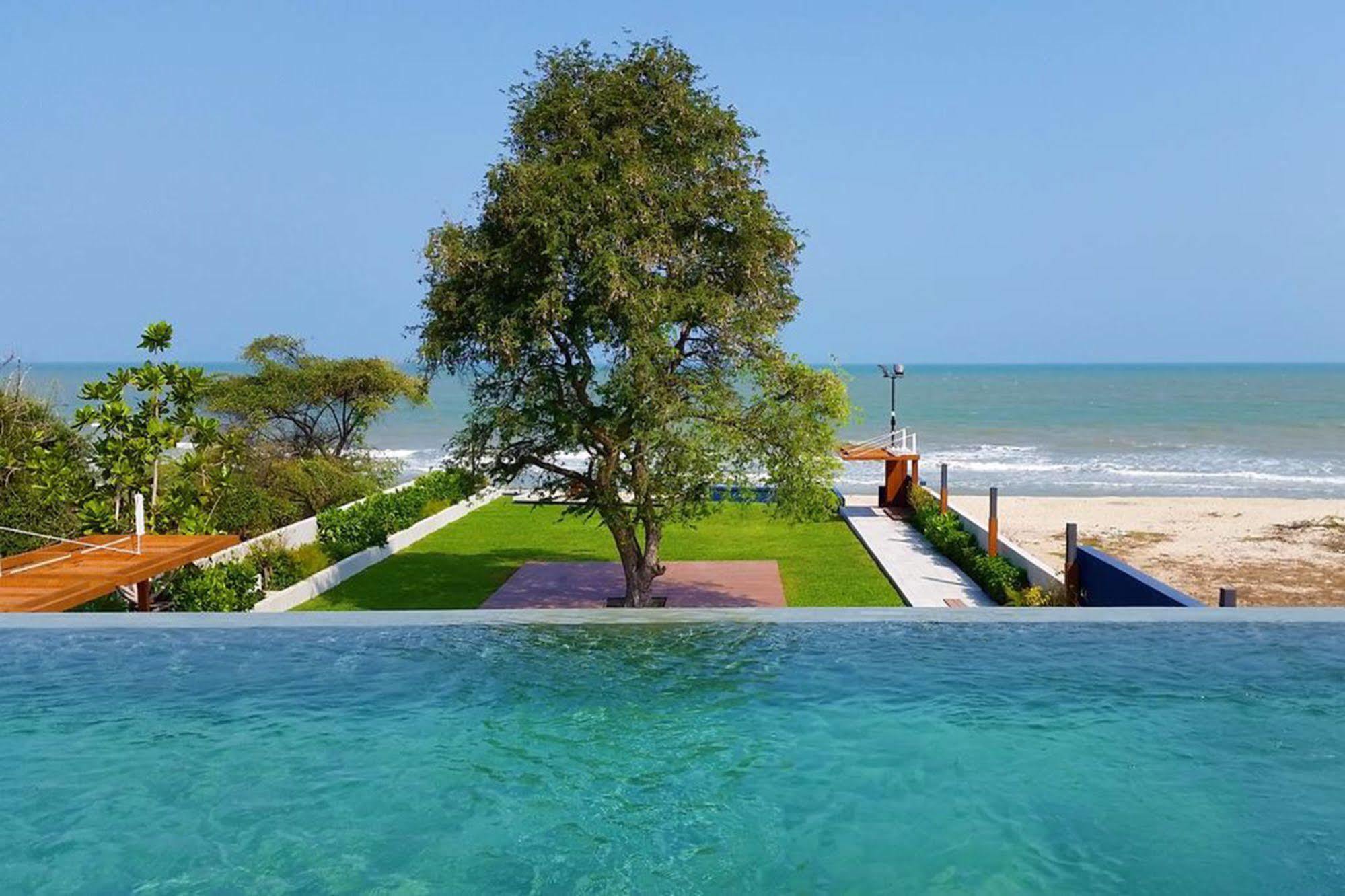 Baan Thew Talay Blue Sapphire *