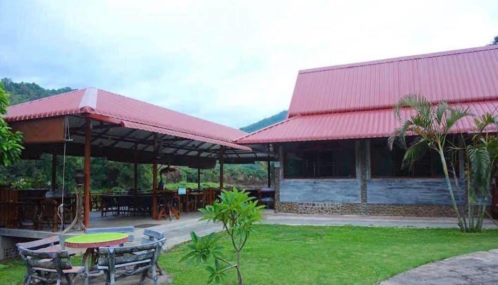 Khun Mai Baan Suan 3*