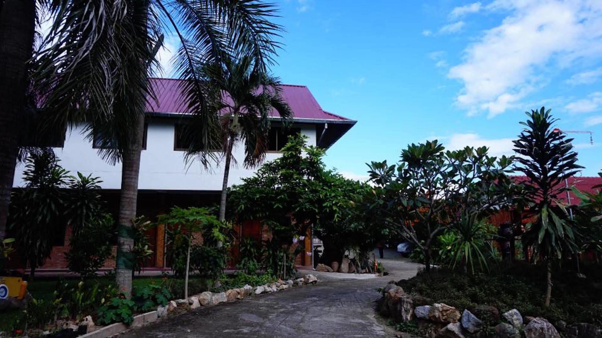 Khun Mai Baan Suan Mae Ai