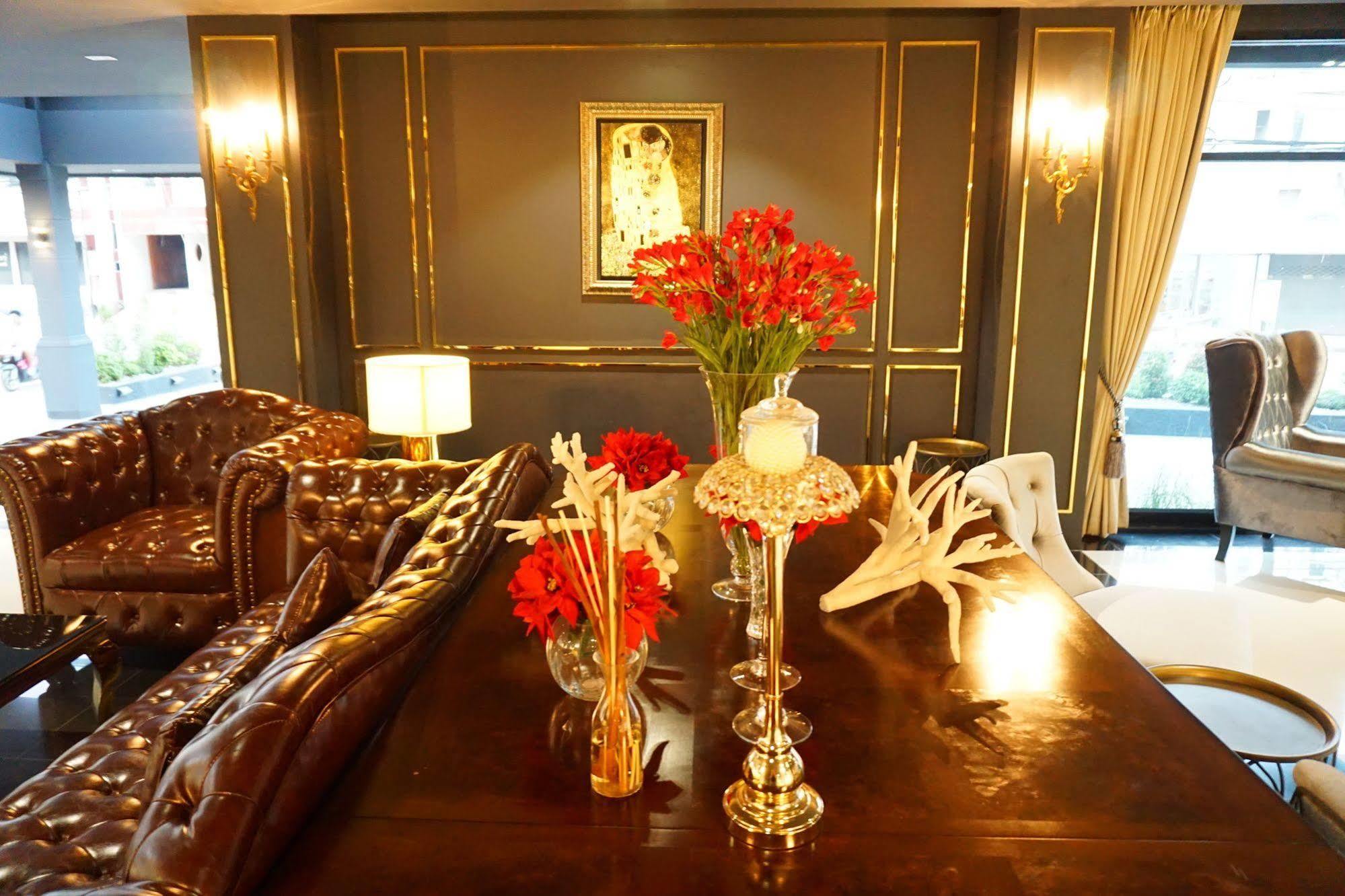 Taris Art Hotel
