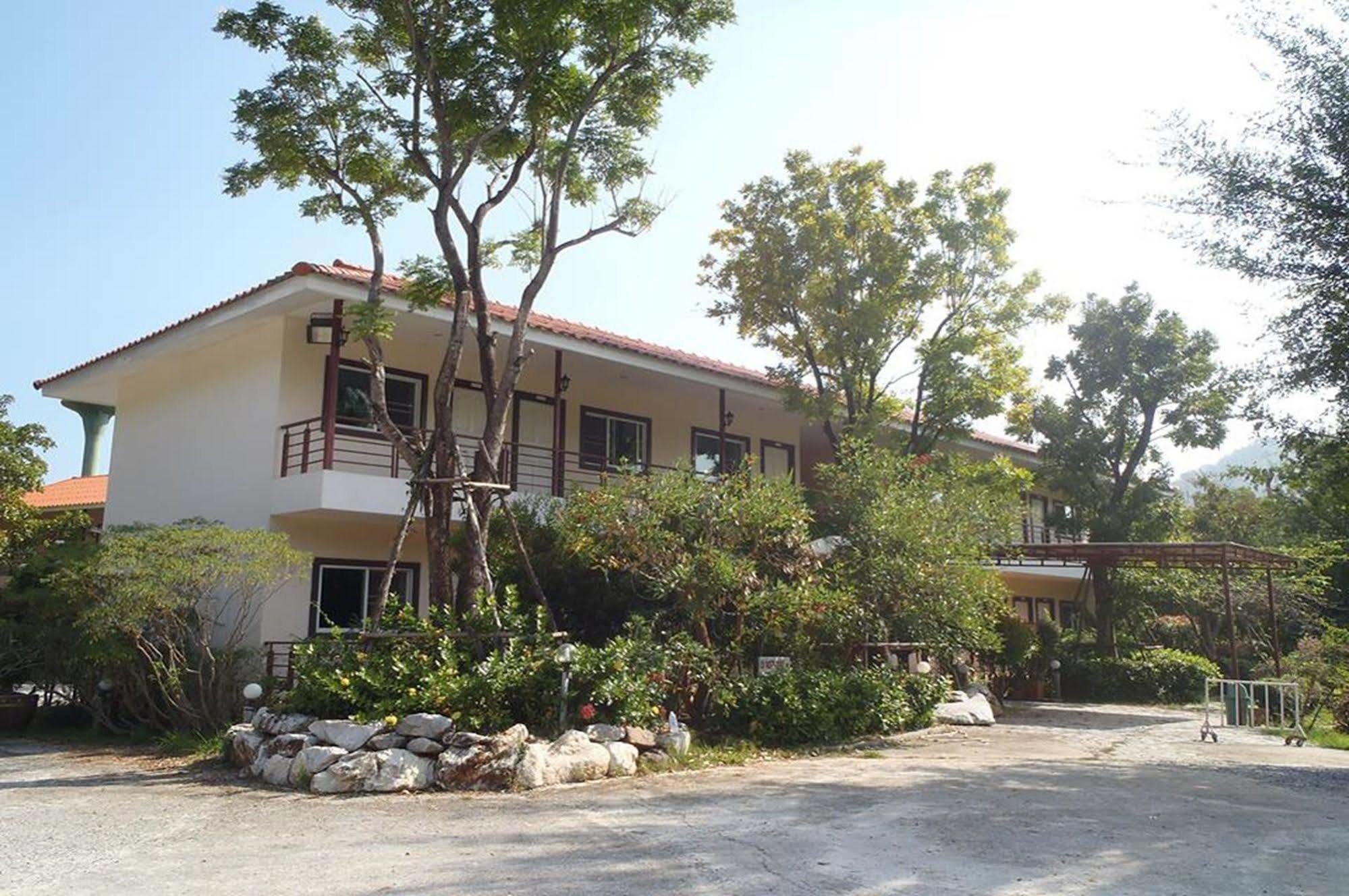 Khaoyai Aiyara Hotel 3*