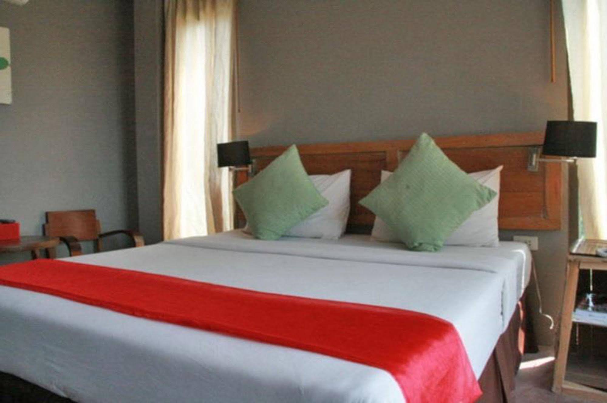 Resort Baantoom Village And 2*