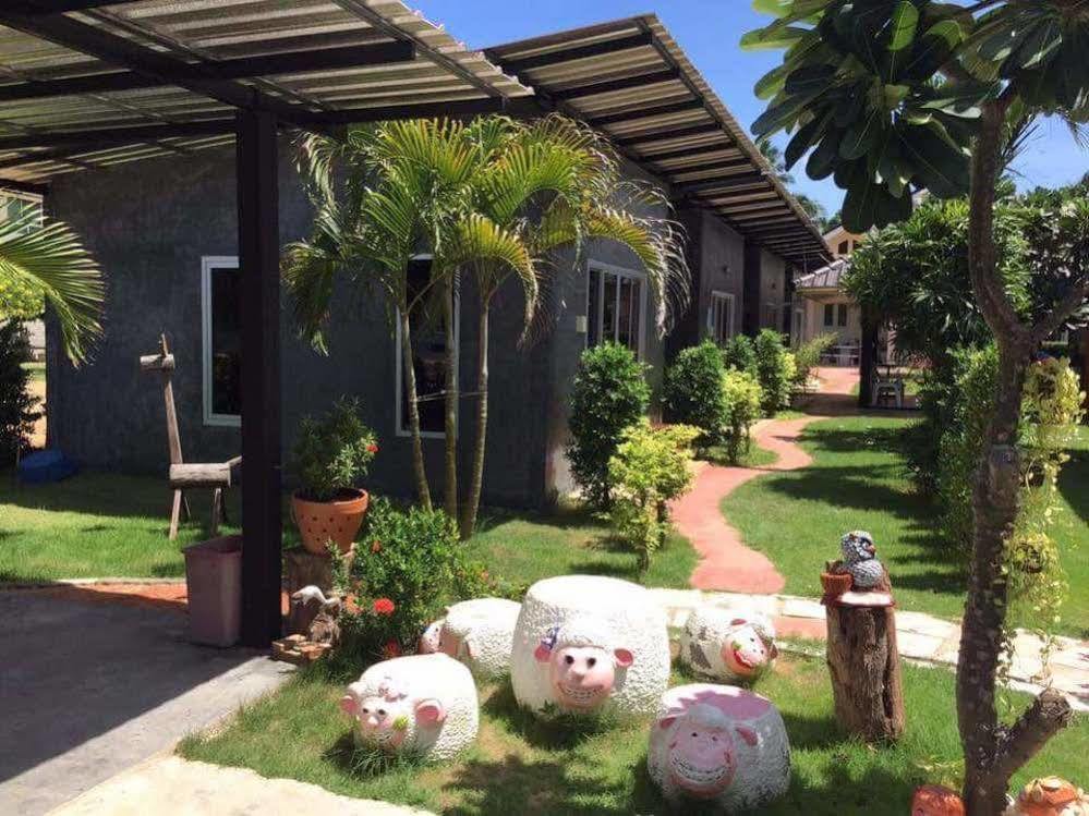 Baan Kiengtalay Samroiyod Resort