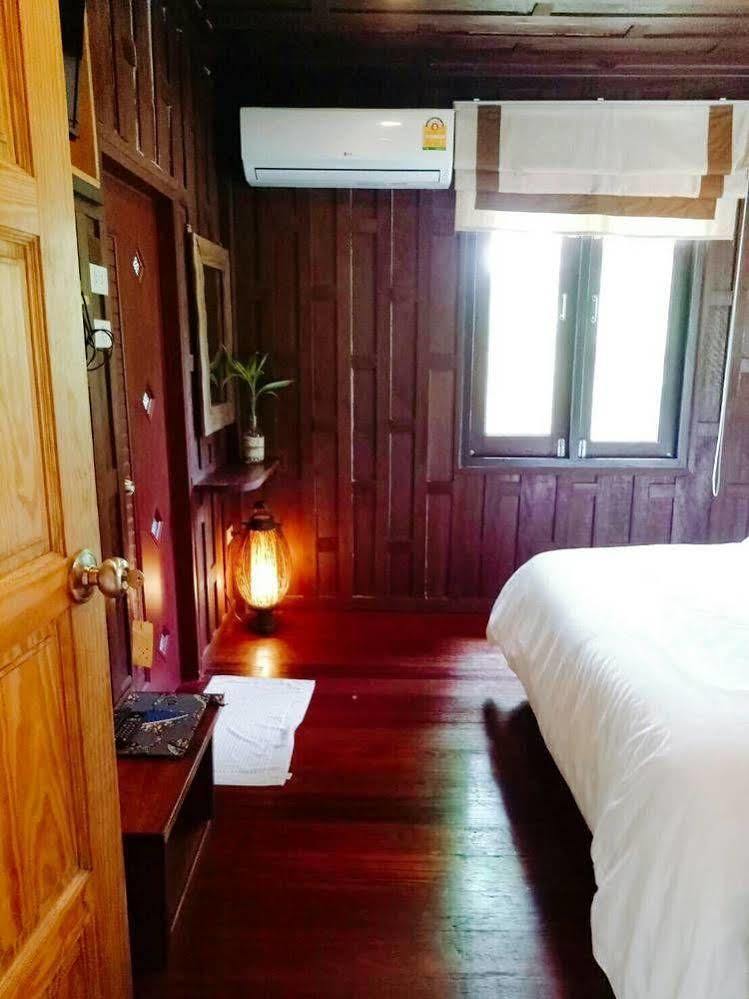 Baan Bua Hotel Ko Kut