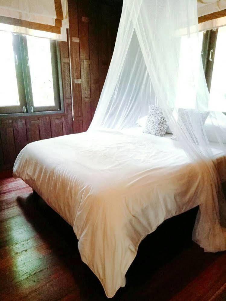 Hotel Baan Bua Ko Kut