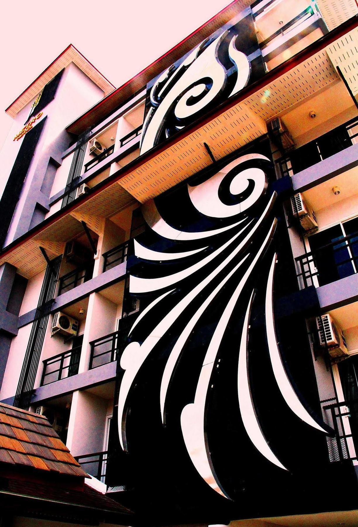 Metro & Hotel