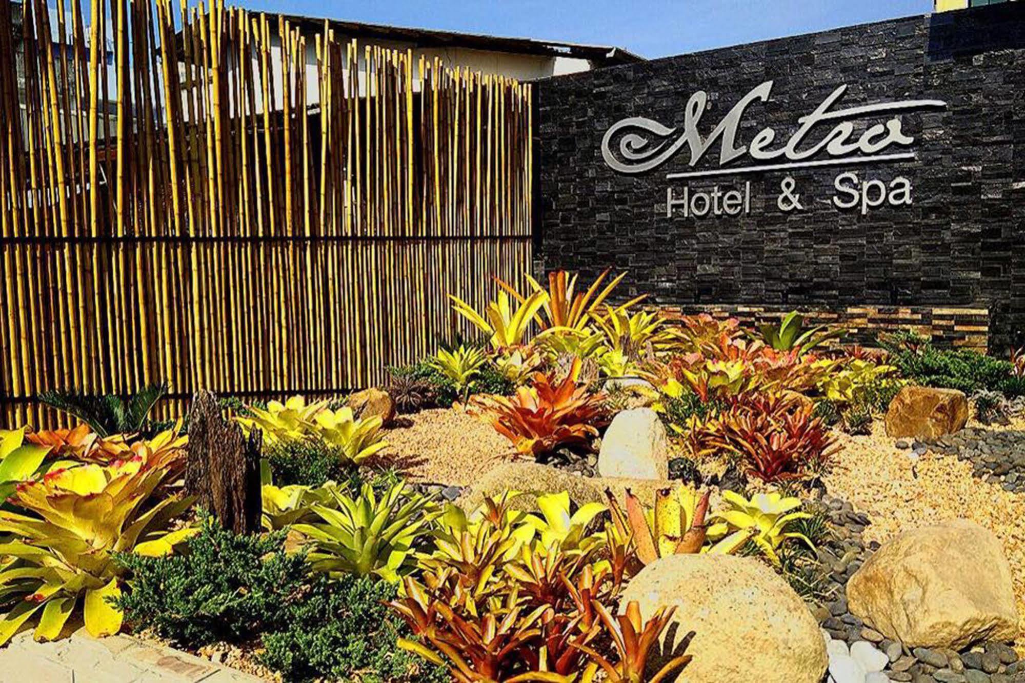 Metro & Hotel