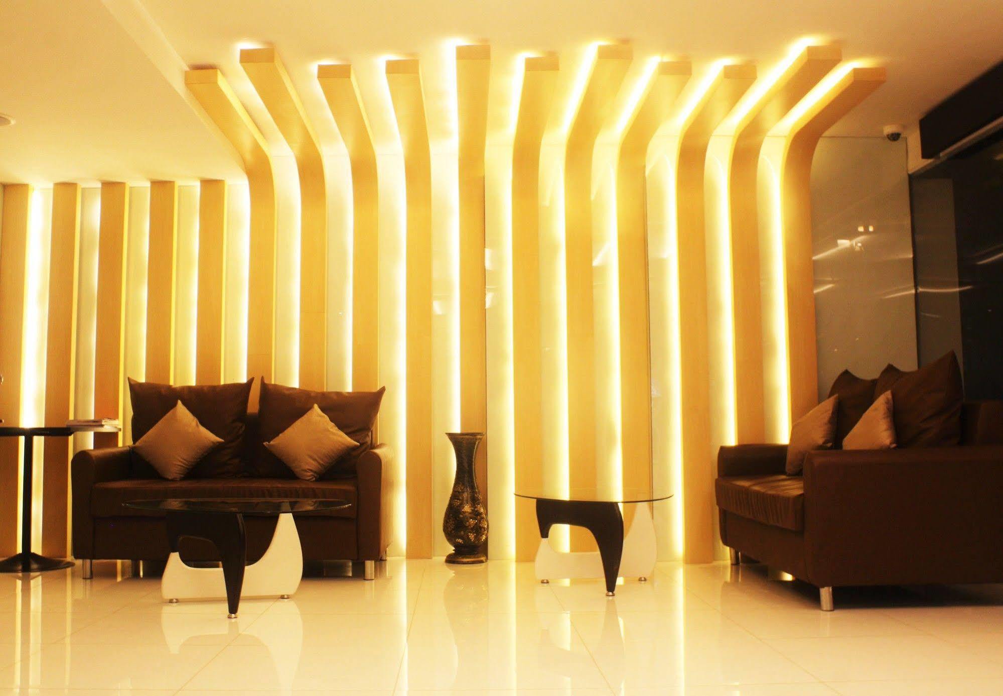 Hotel Metro & 4*