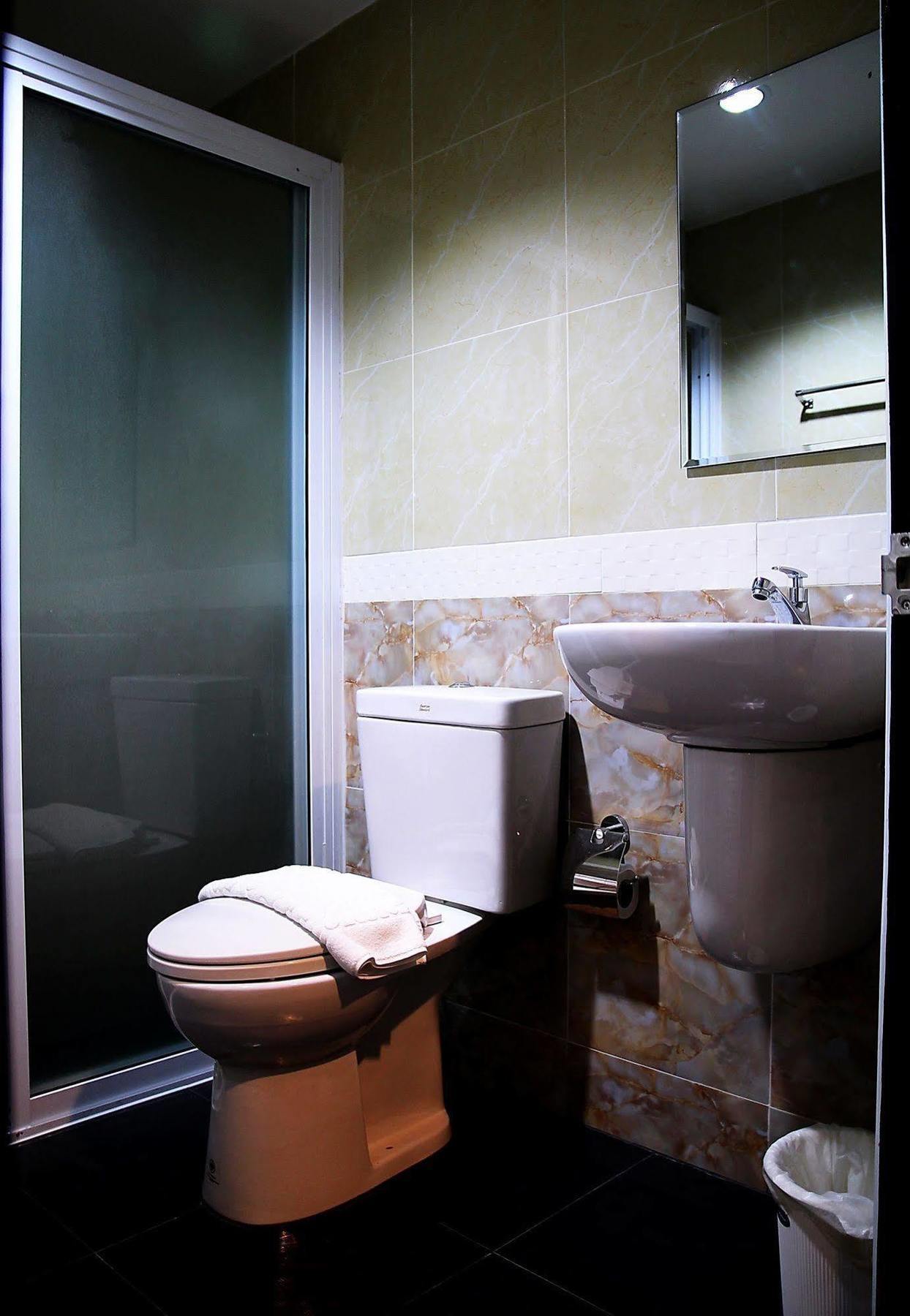 Metro & Hotel 4*