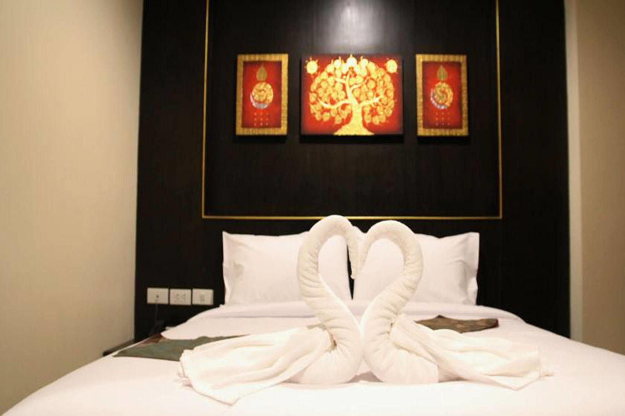 Metro & Hotel 4*