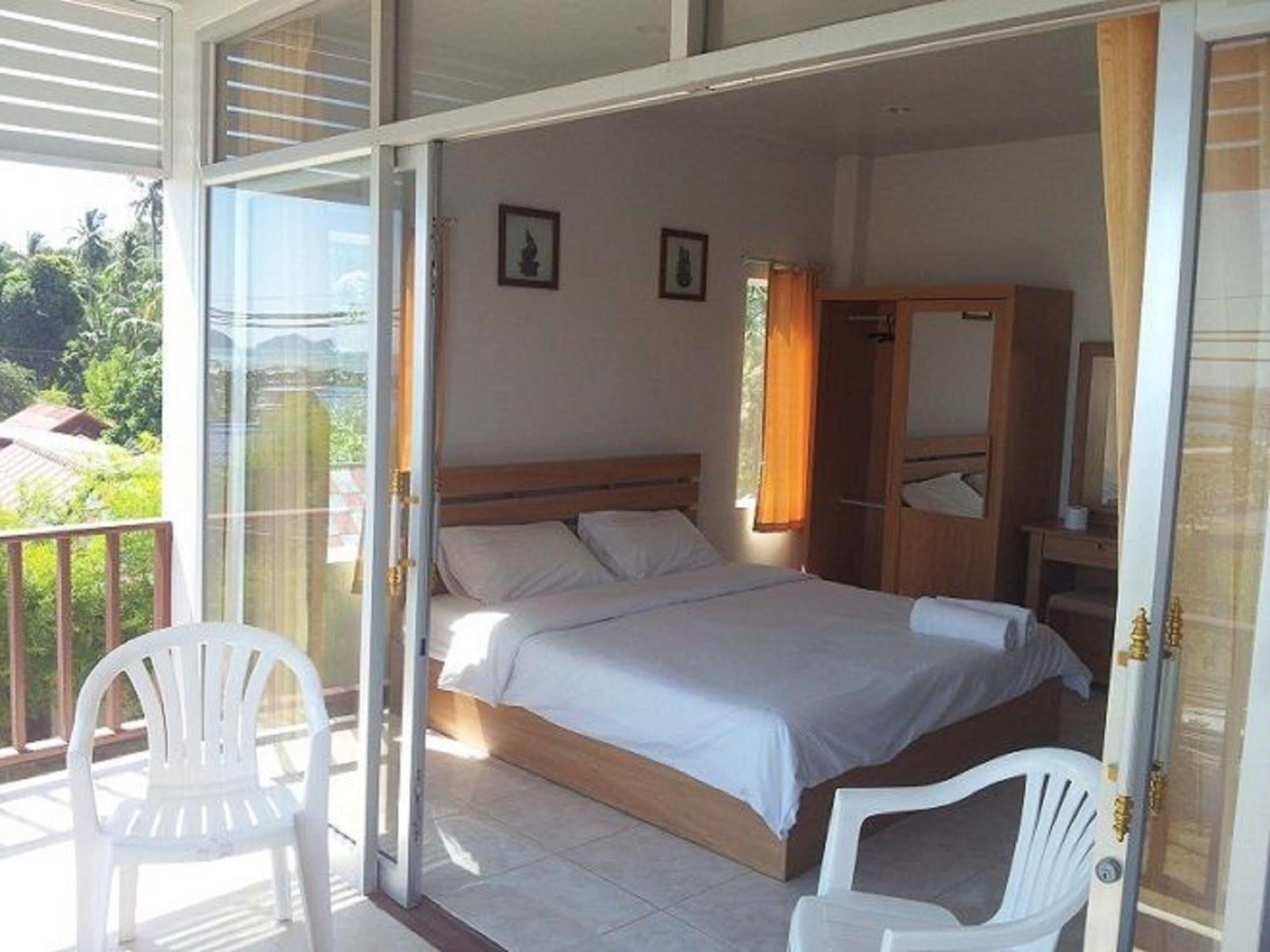 Hostel Baan Tai Backpackers *