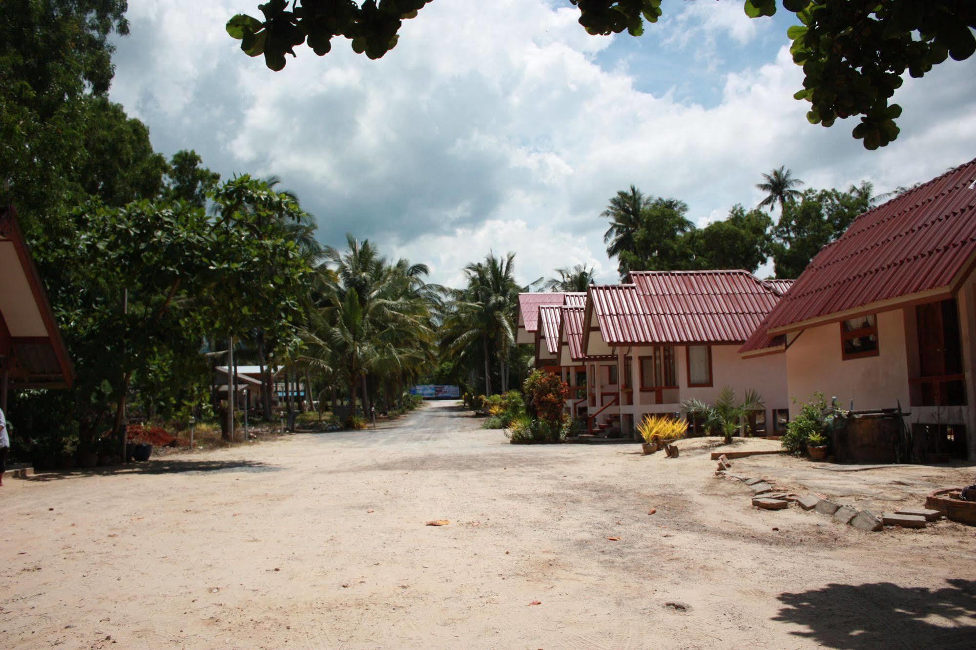 Guest house Phuphat Beach Khanom