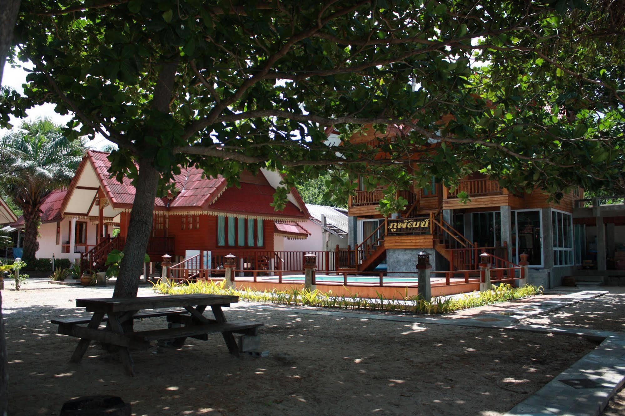 Phuphat Beach Guest house