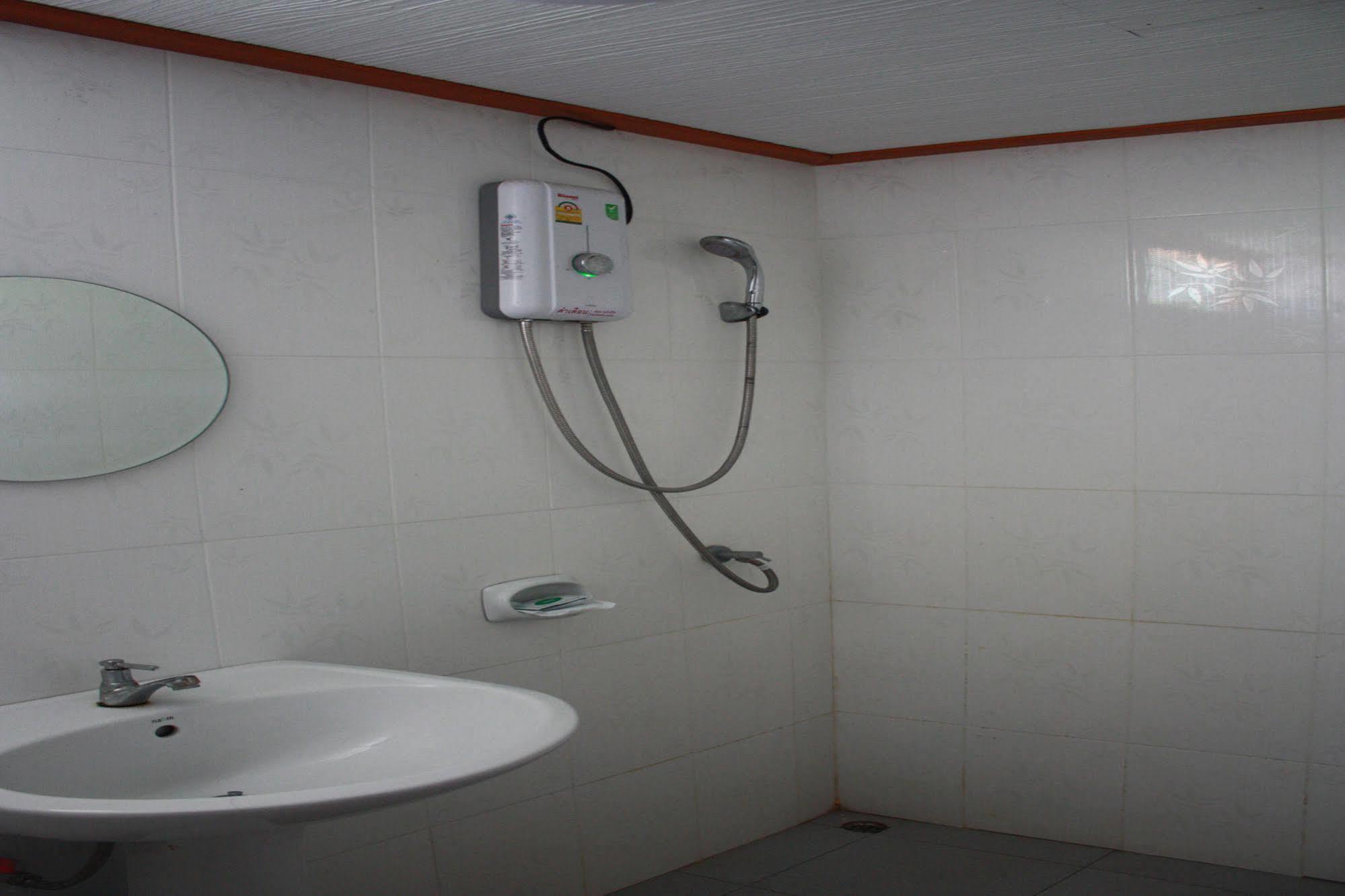 Guest house Phuphat Beach Khanom