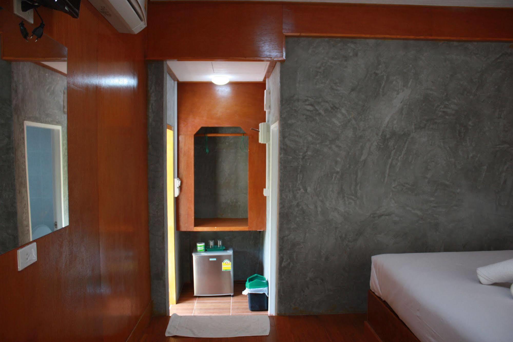 Guest house Phuphat Beach Khanom